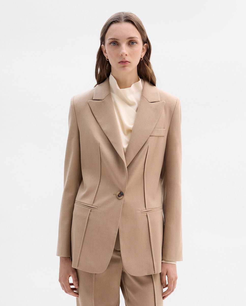 Americana entallada costuras