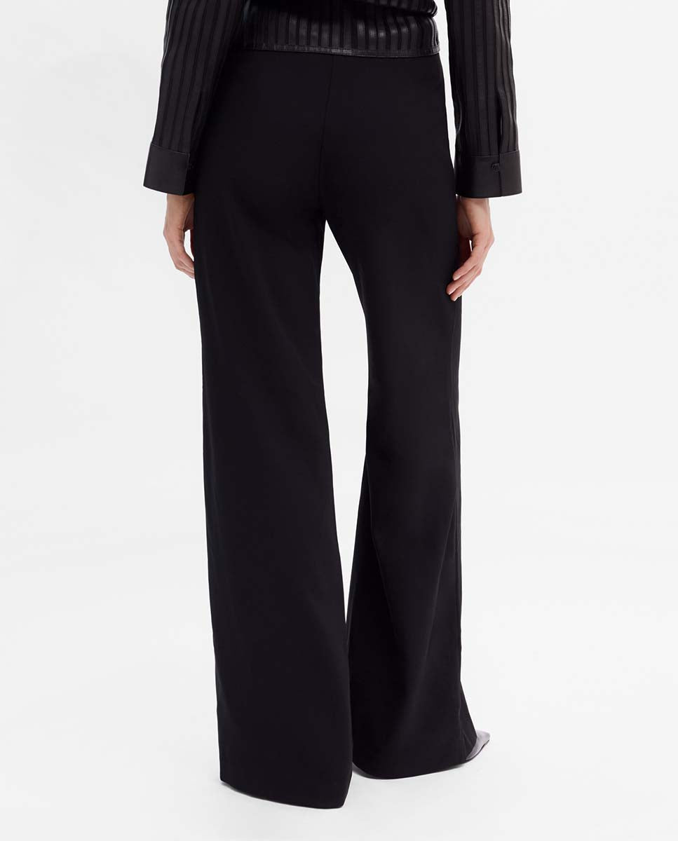 Pantalón tiro alto acampanado