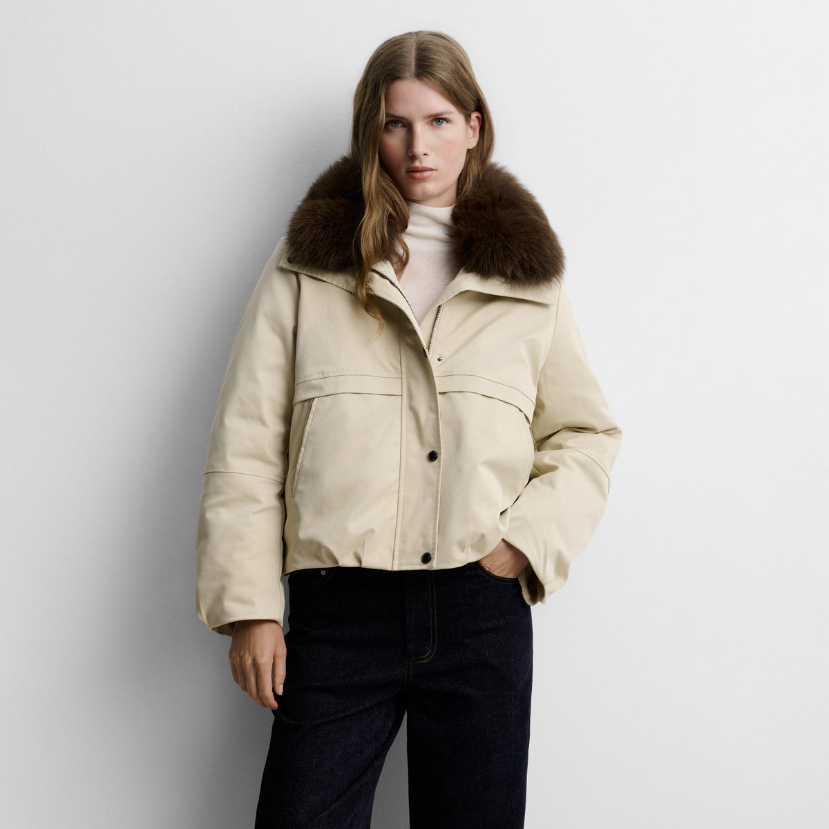 Parka corta cuello pelo