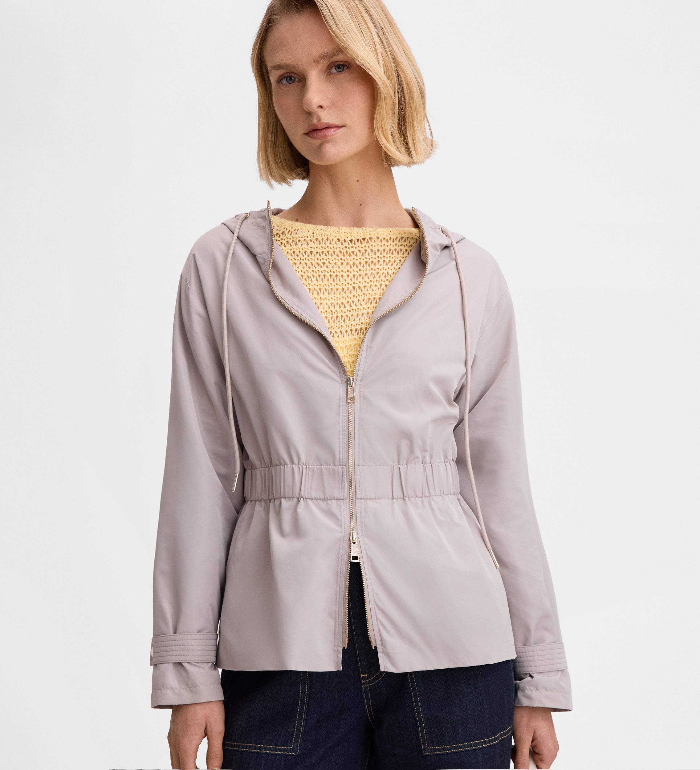 Parka corta entallada