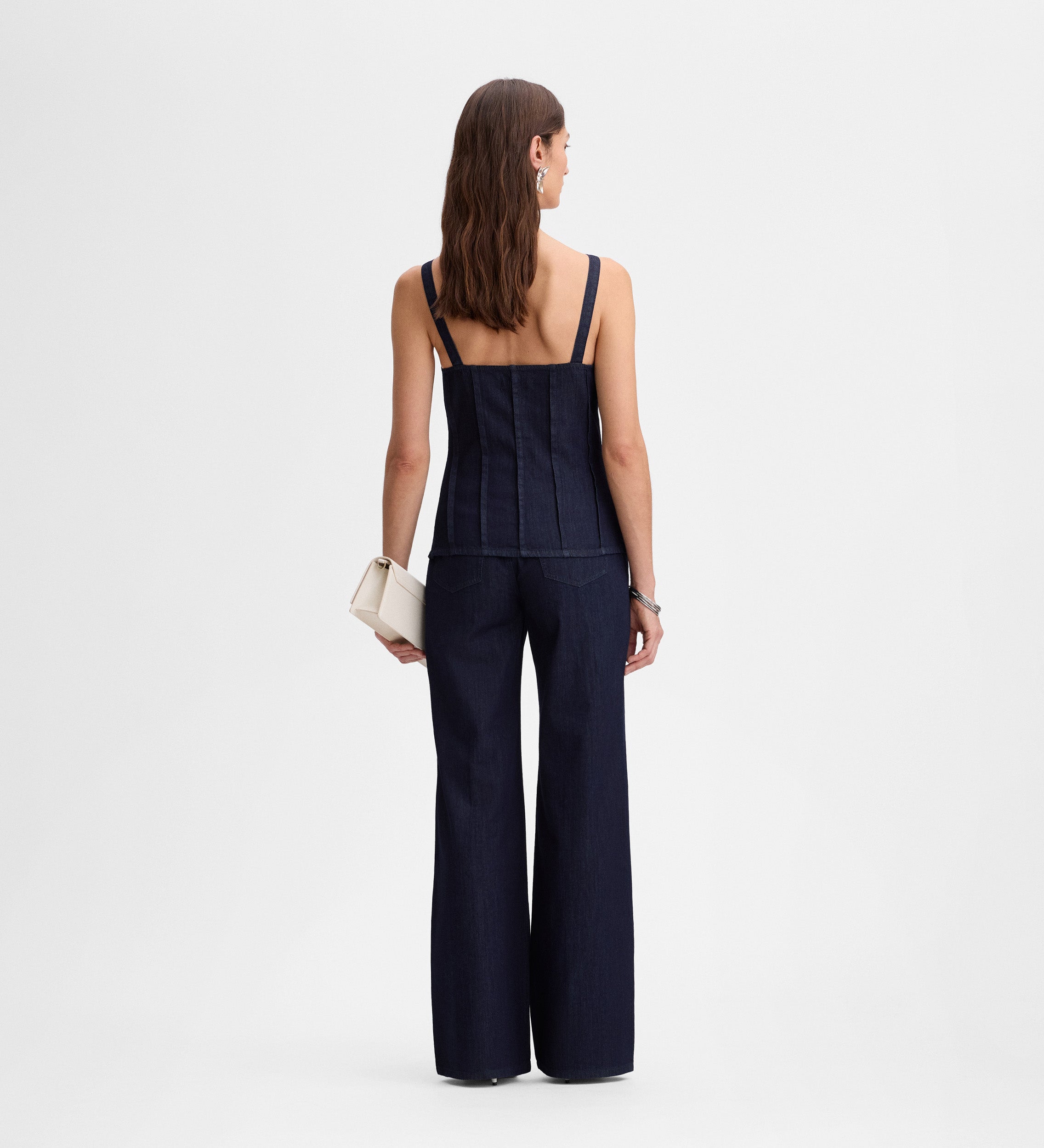 Topstitching detail jeans