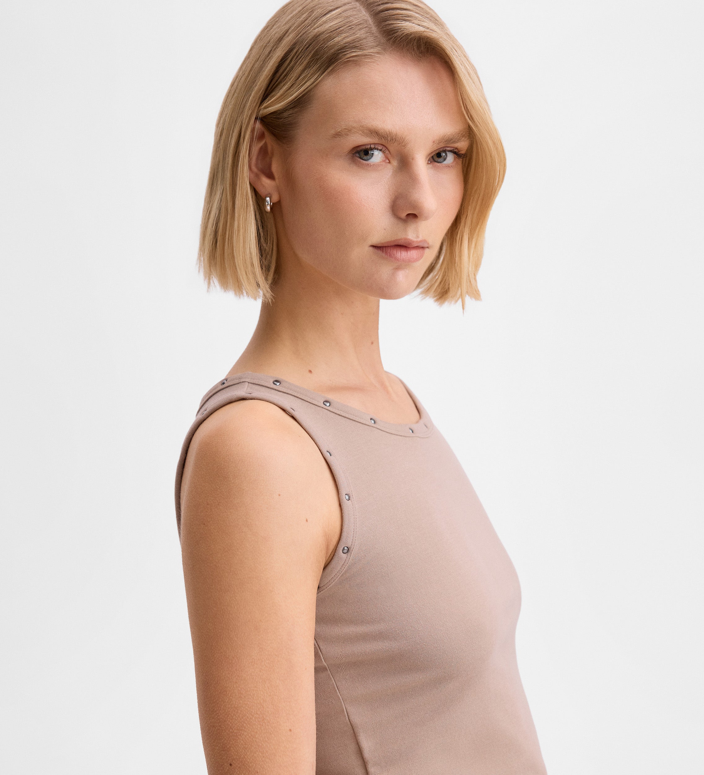 Camiseta sisada remaches