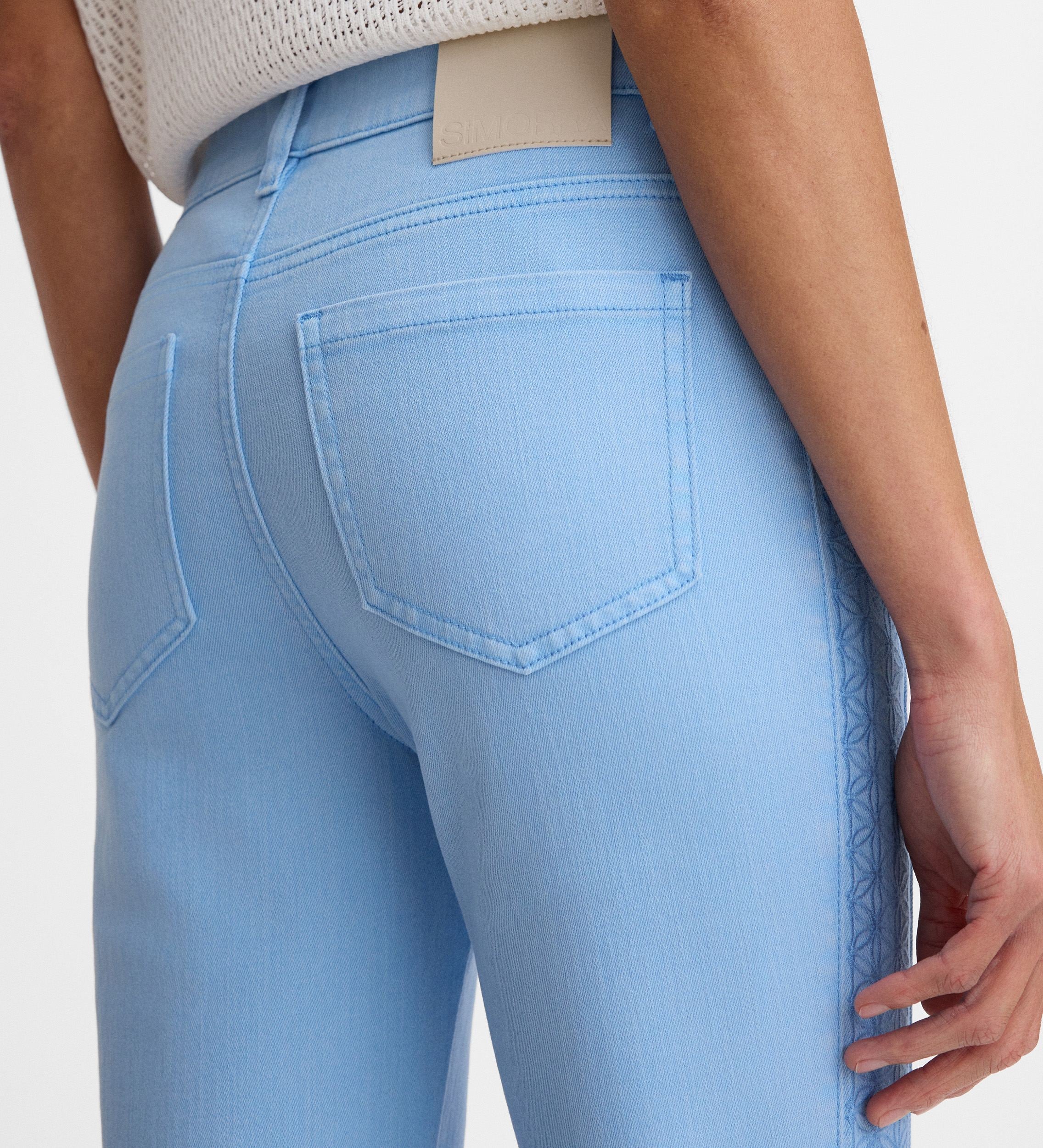 Pantalón vaquero bordado