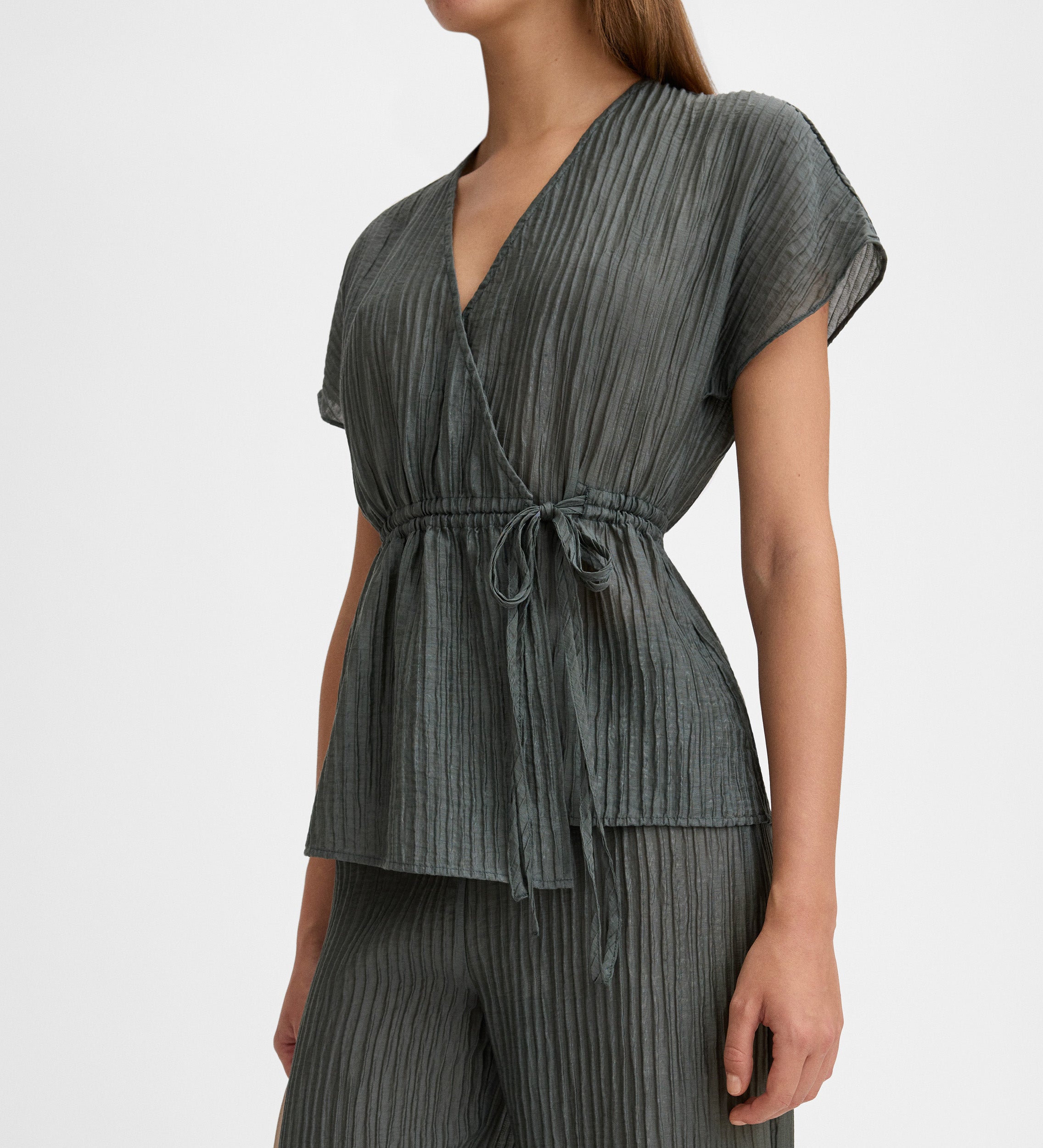 Crossover textured top