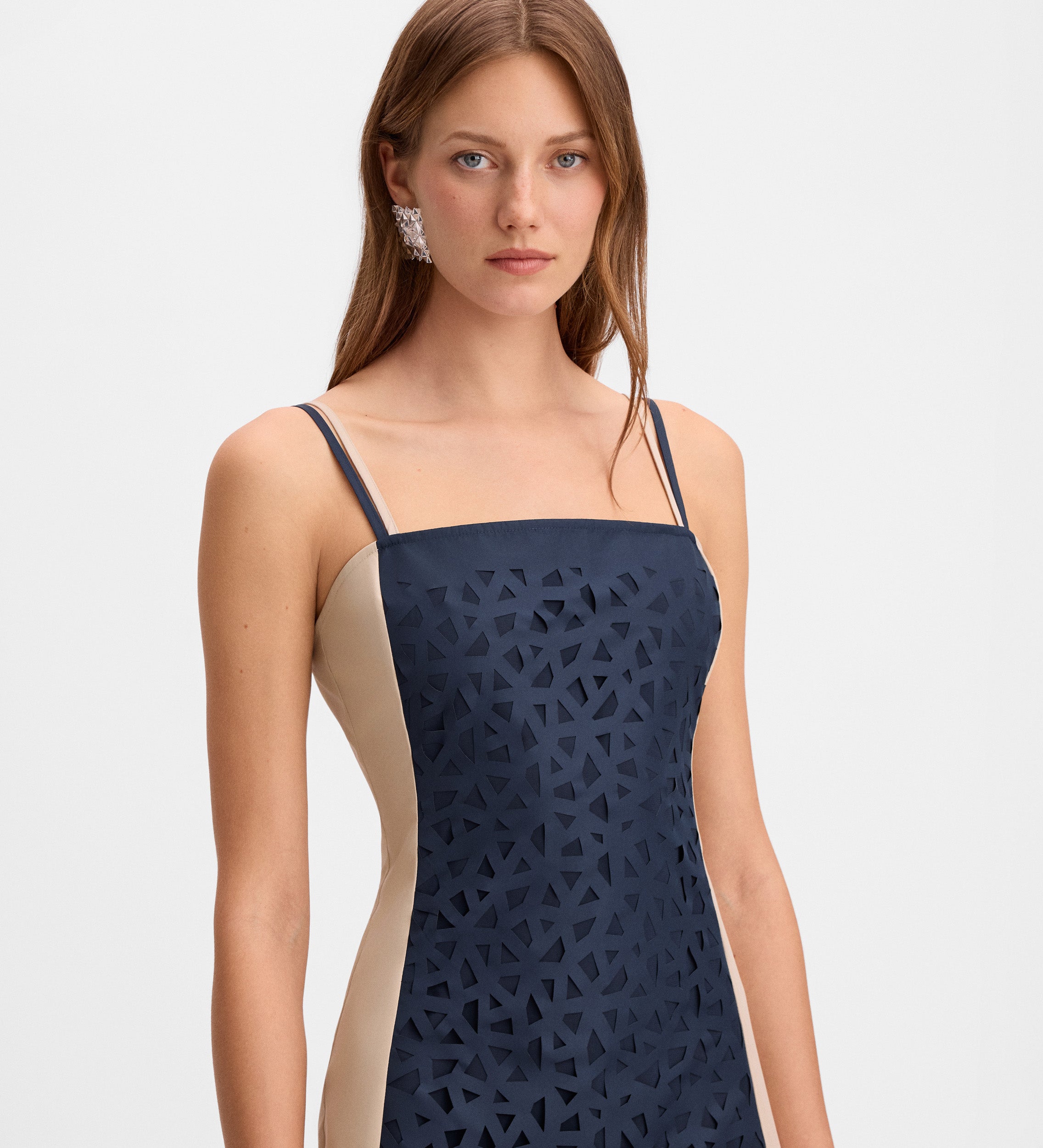 Vestido bicolor troquelado