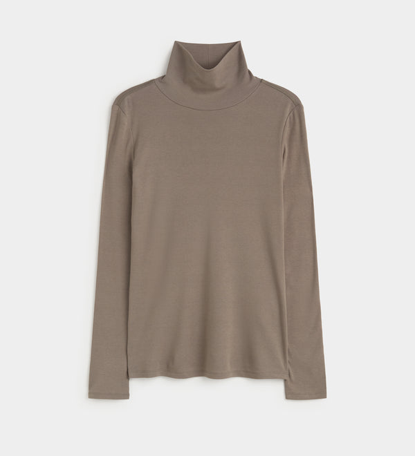 High-neck t-shirt