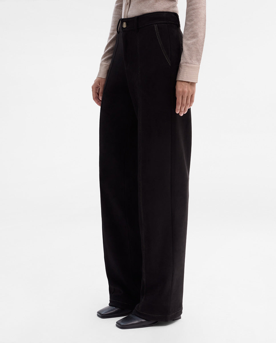 Pantalón antelina pespuntes