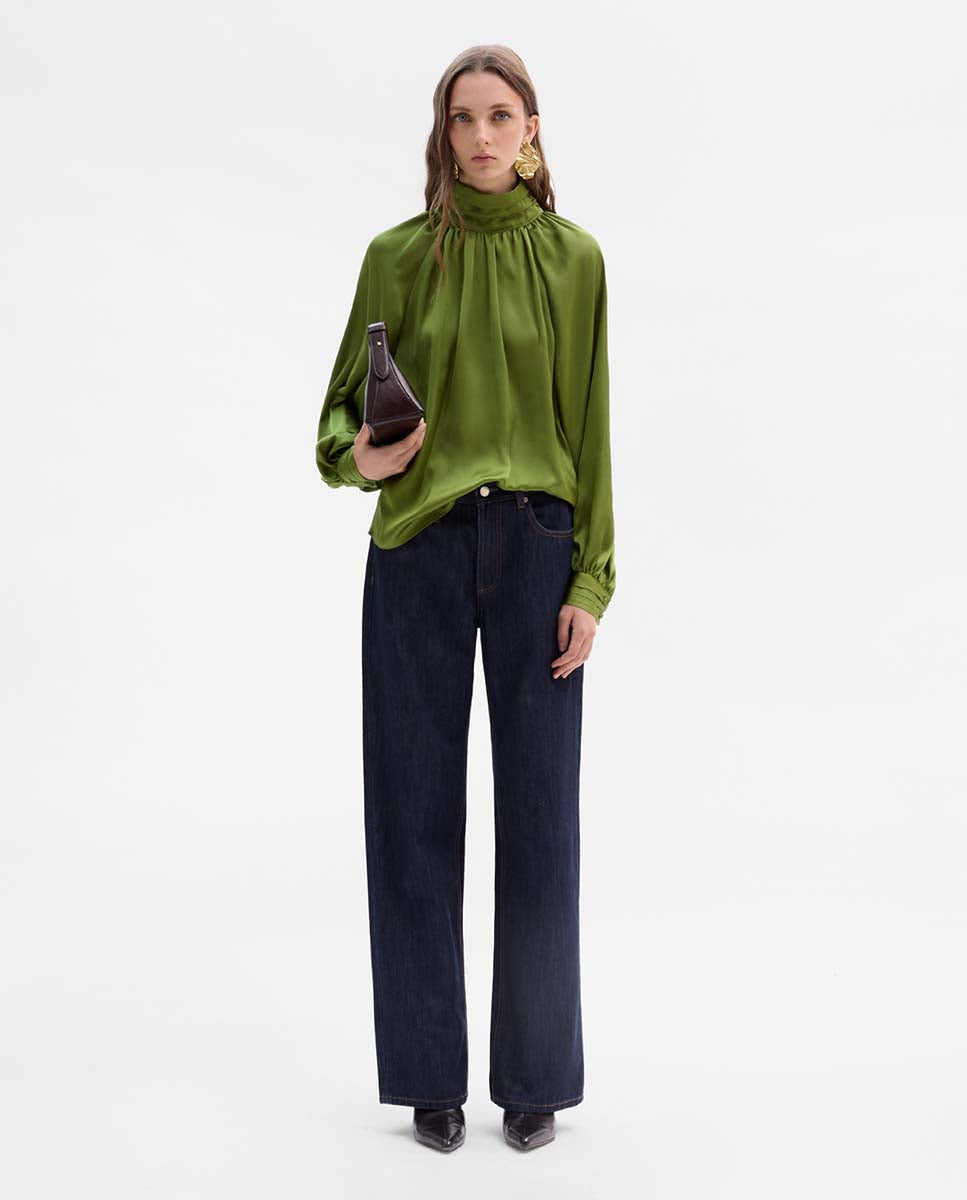 Blusa fluida cuello alto
