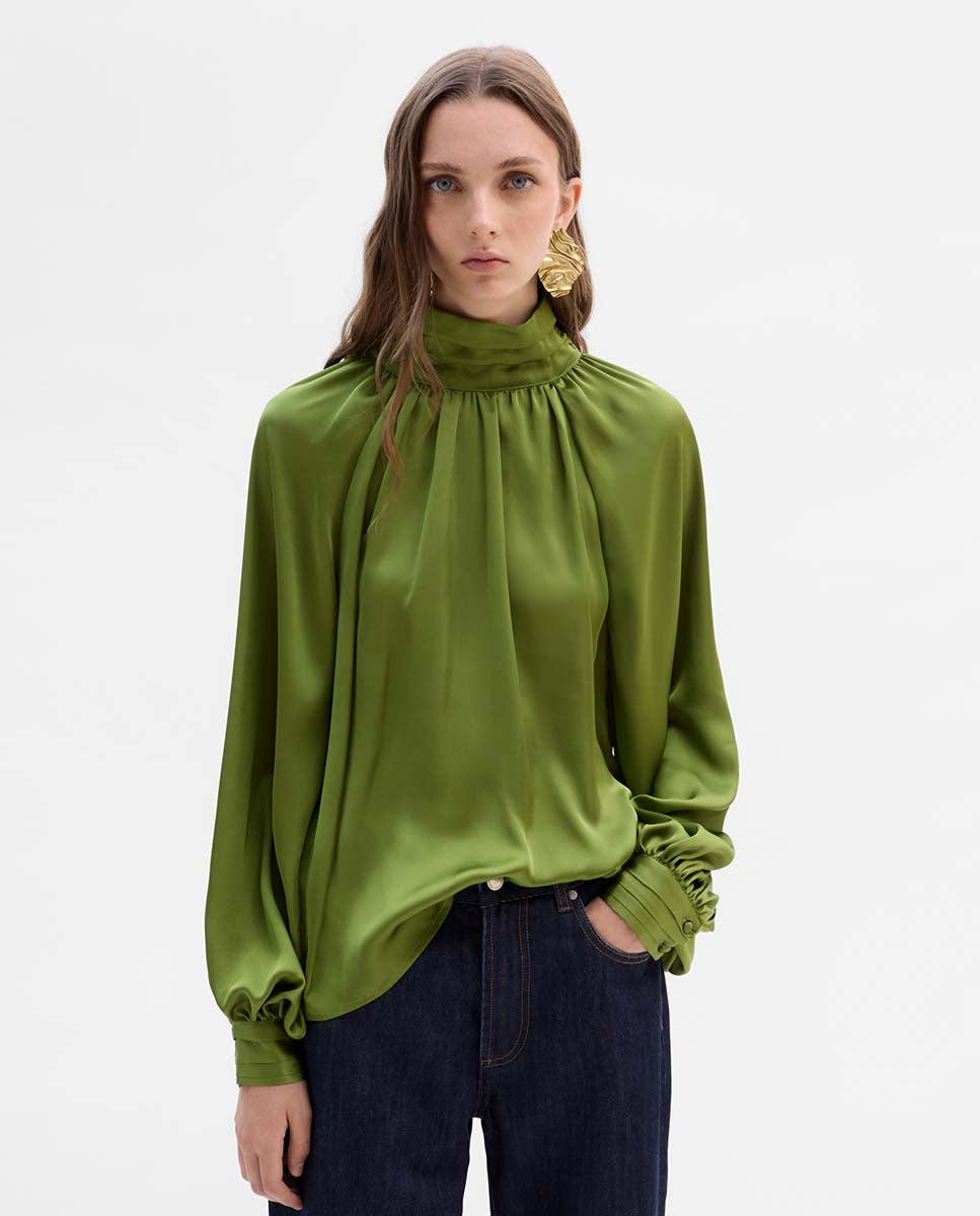 Blusa fluida cuello alto
