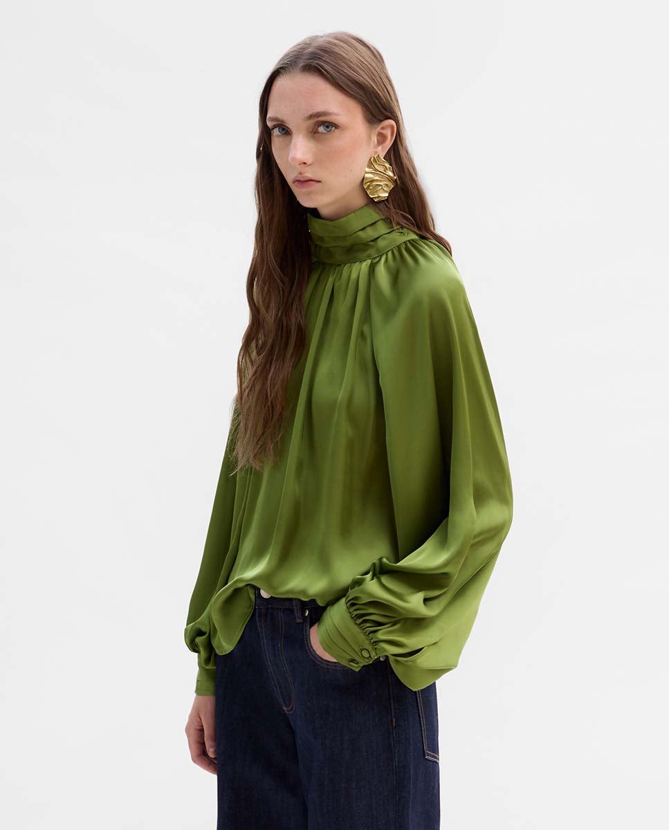 Blusa fluida cuello alto