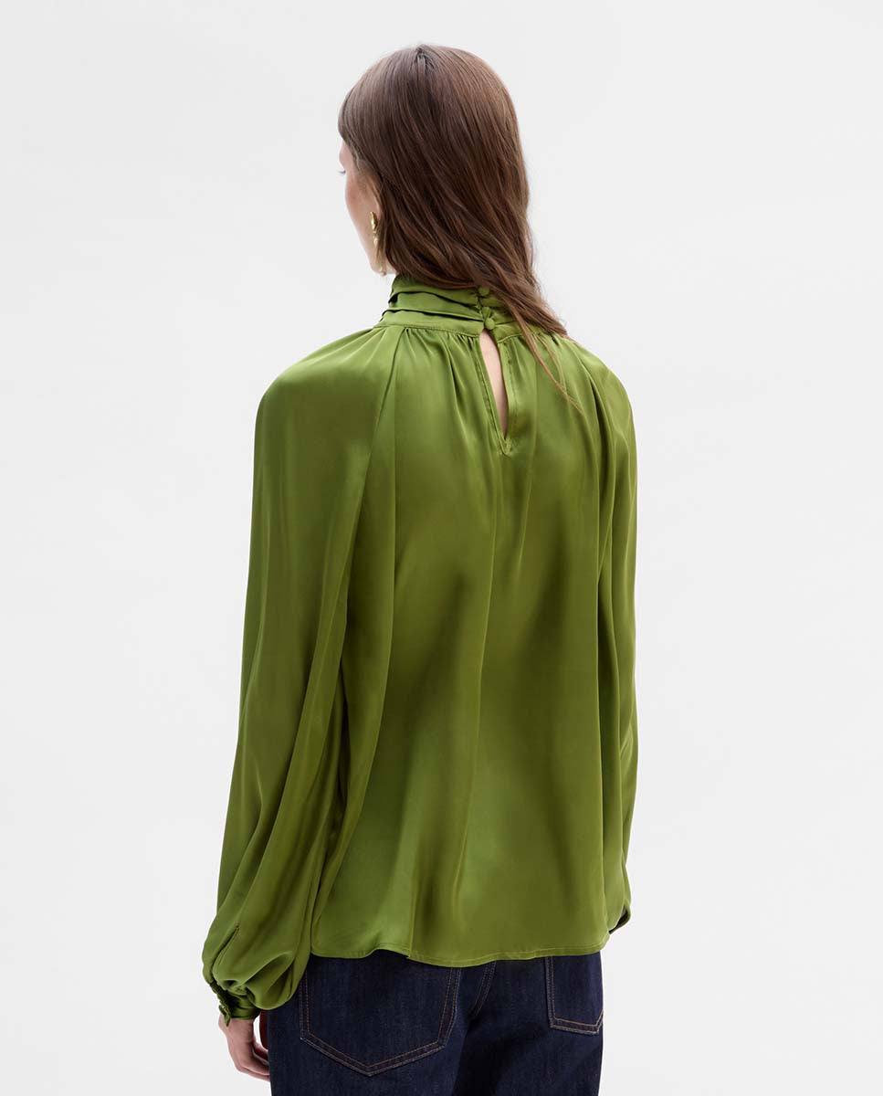 Blusa fluida cuello alto