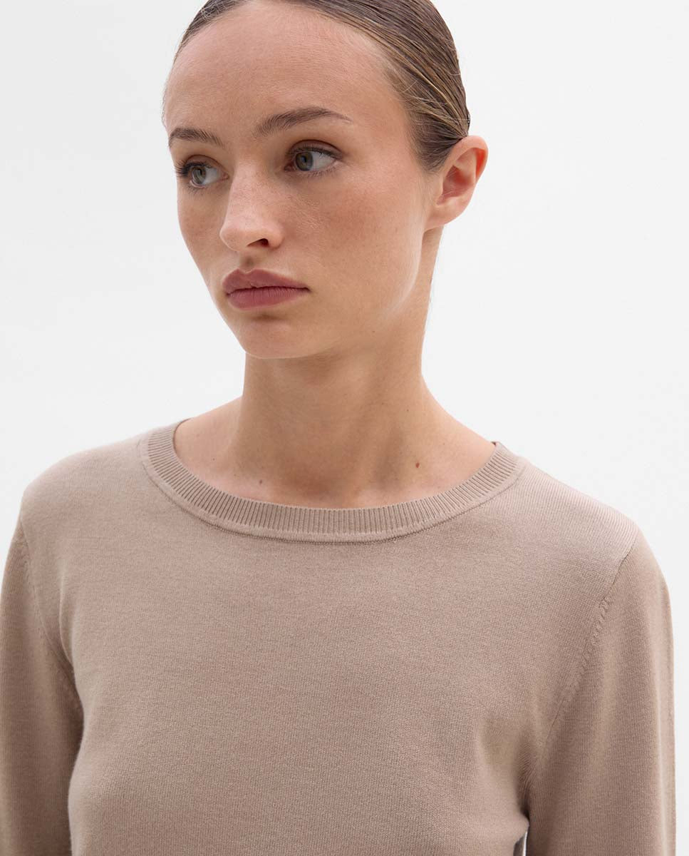 Round neck sweater