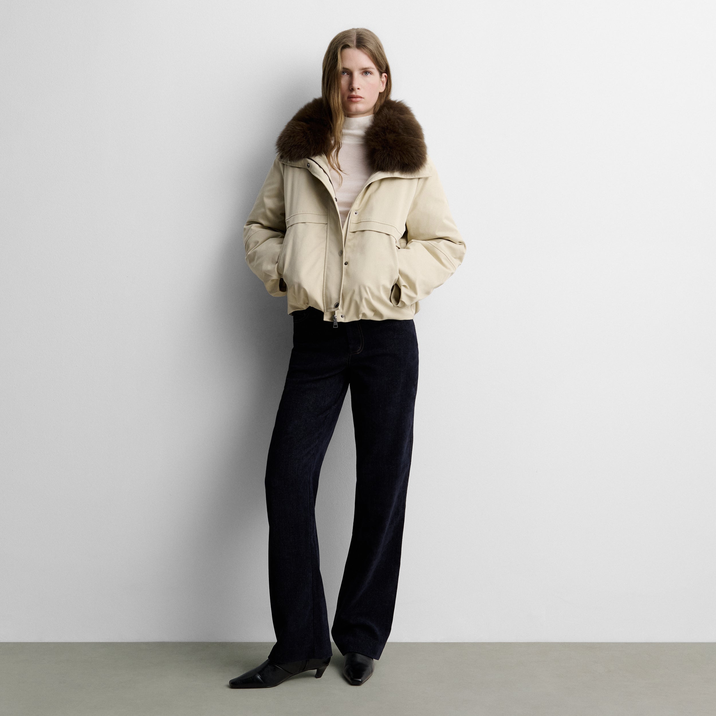 Parka corta cuello pelo