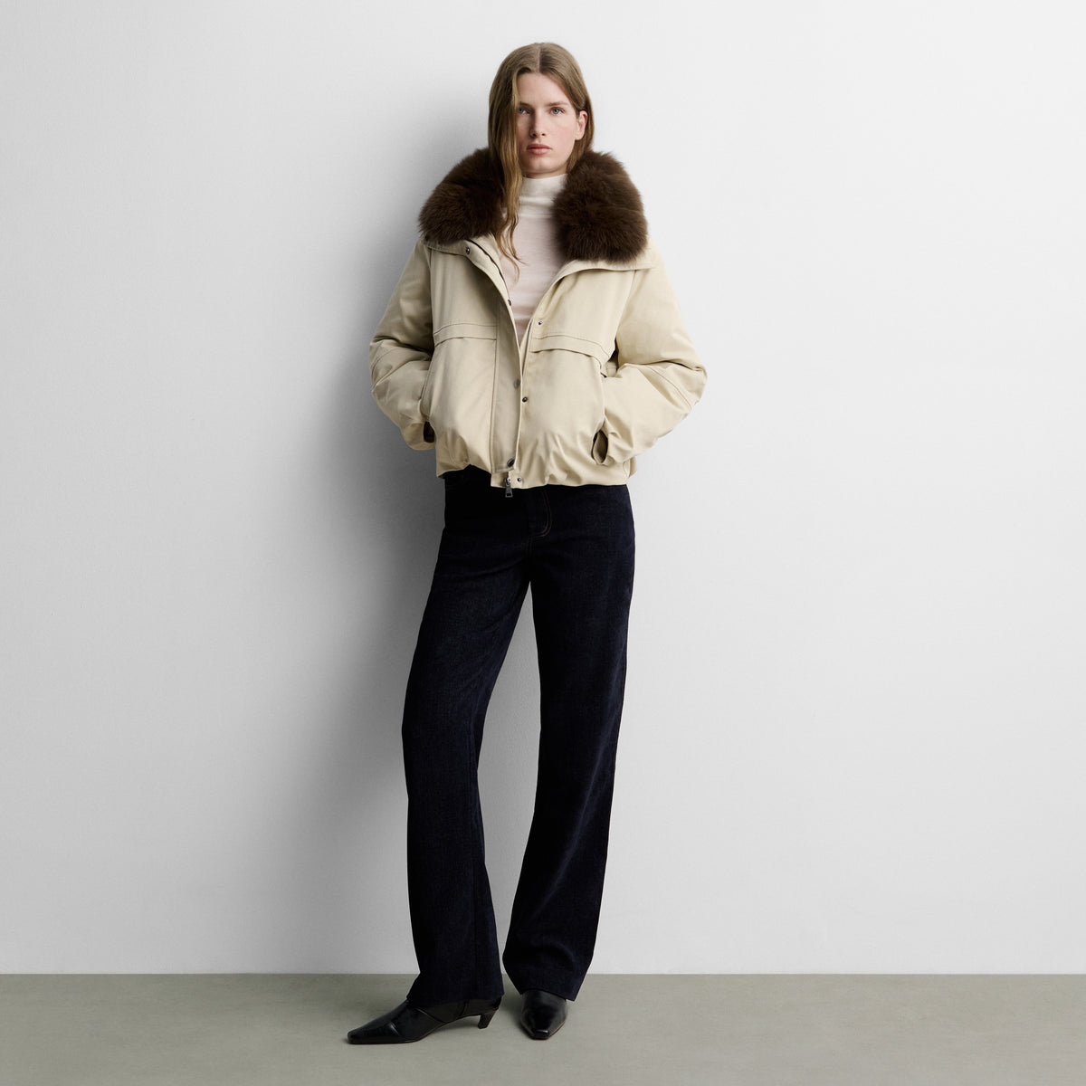 Parka corta cuello pelo