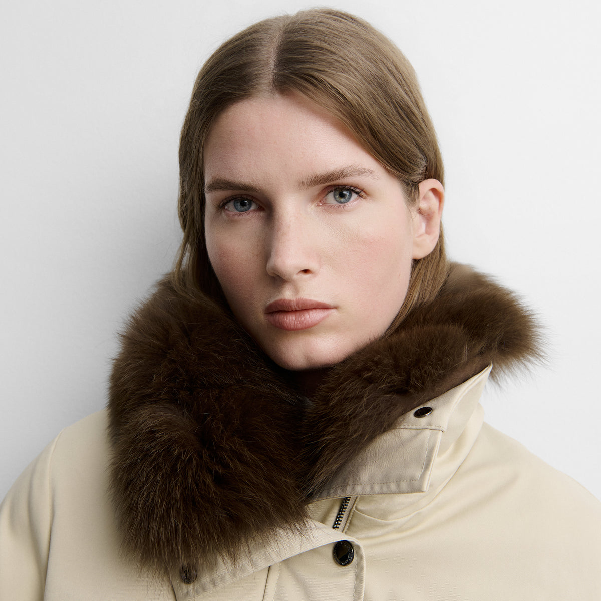 Parka corta cuello pelo