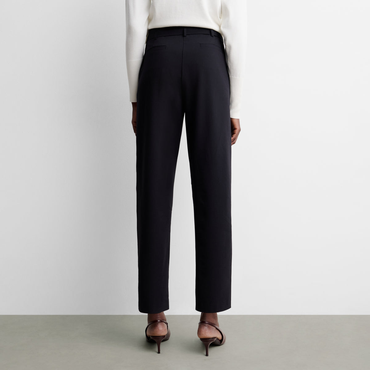 Straight trousers with belt