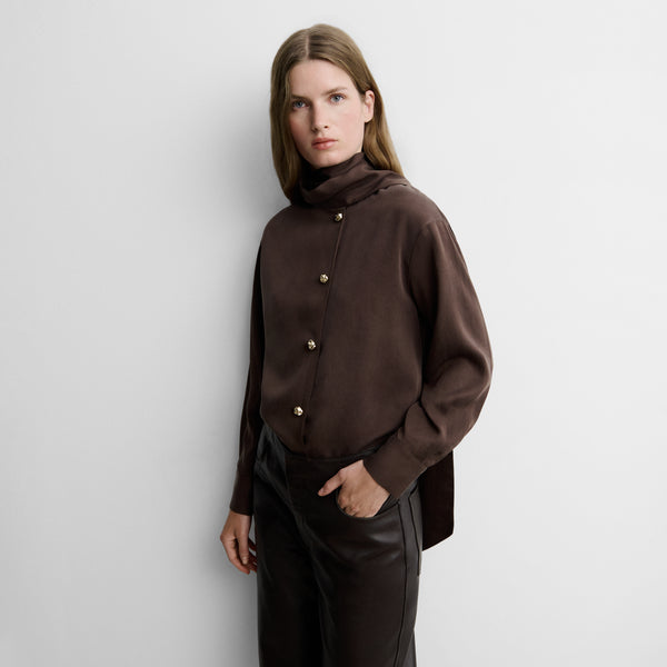 Fluid blouse with bow