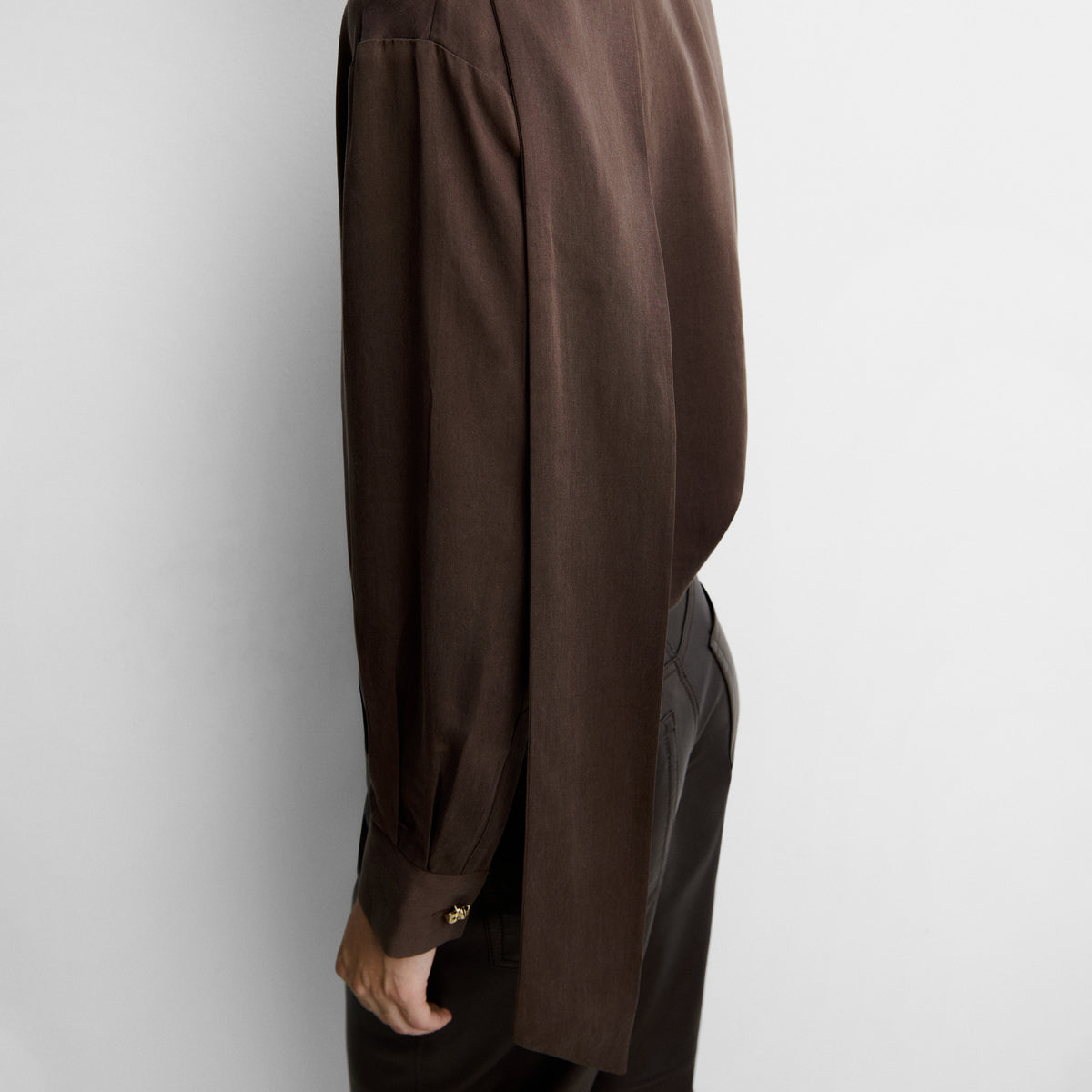 Fluid blouse with bow