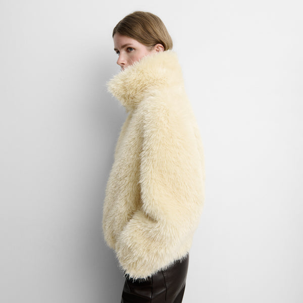 Chaqueta corta ecopelo