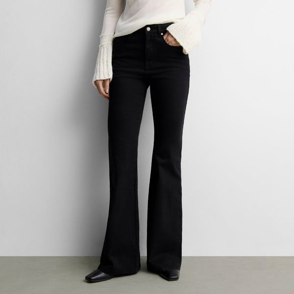 Pantalón vaquero acampanado
