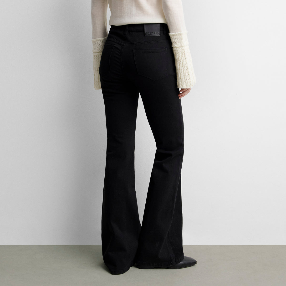 Pantalón vaquero acampanado
