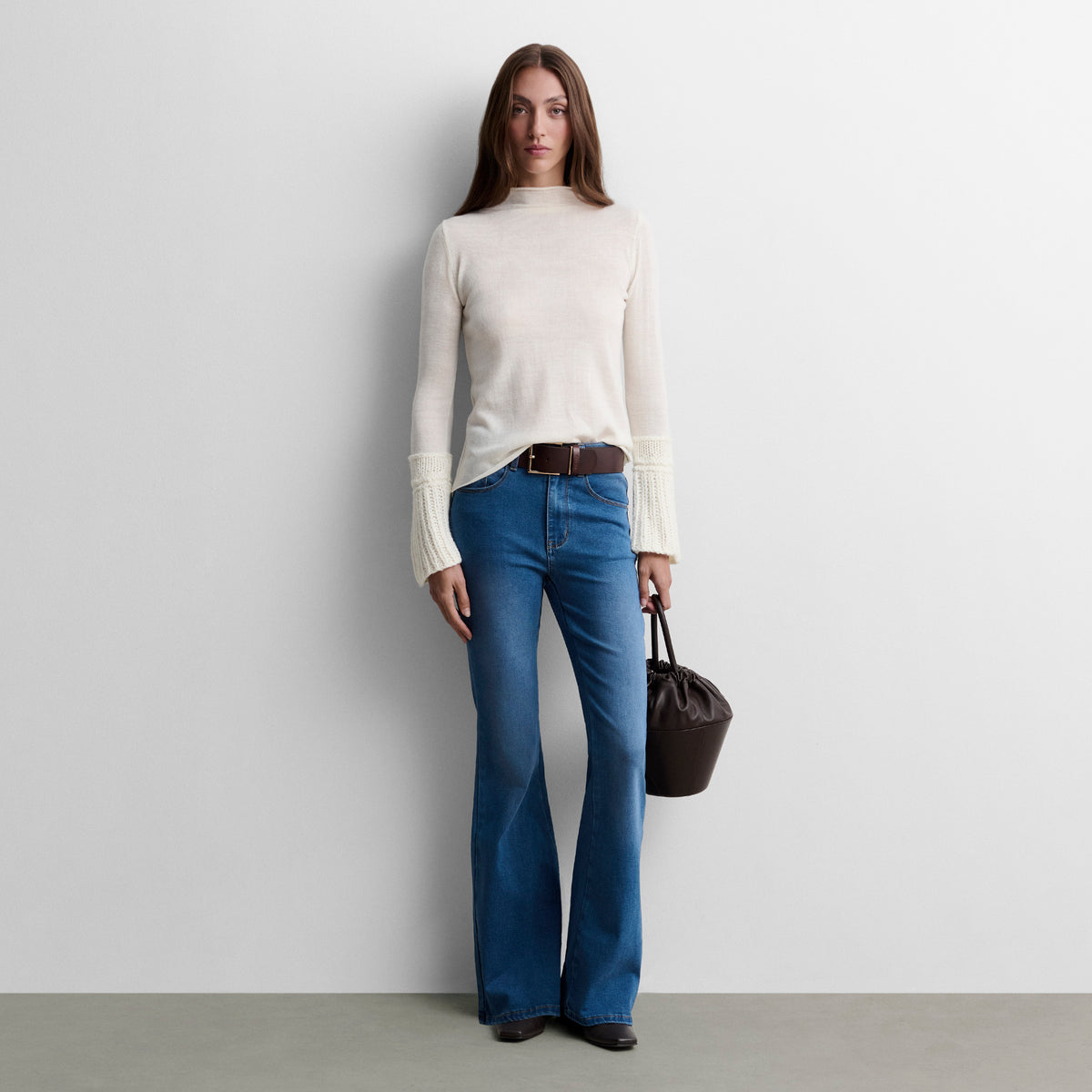Pantalón vaquero acampanado