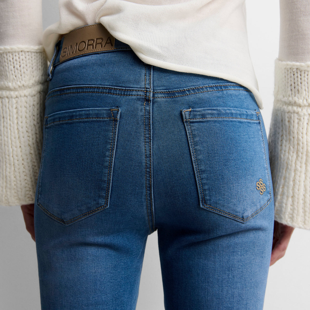 Pantalón vaquero acampanado