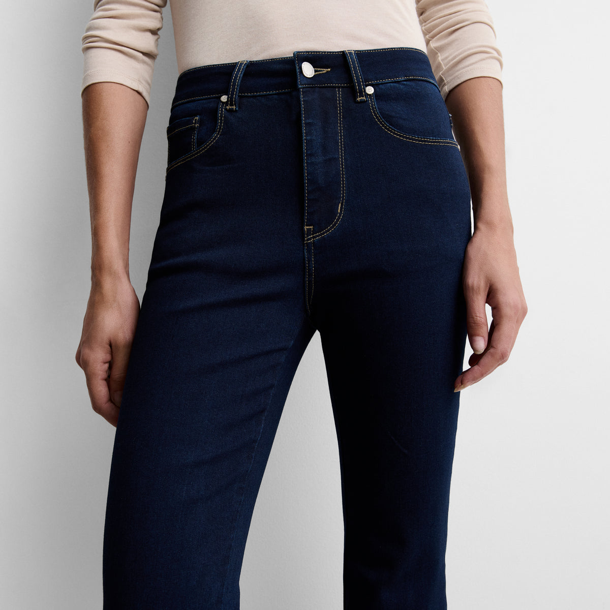Pantalón vaquero acampanado