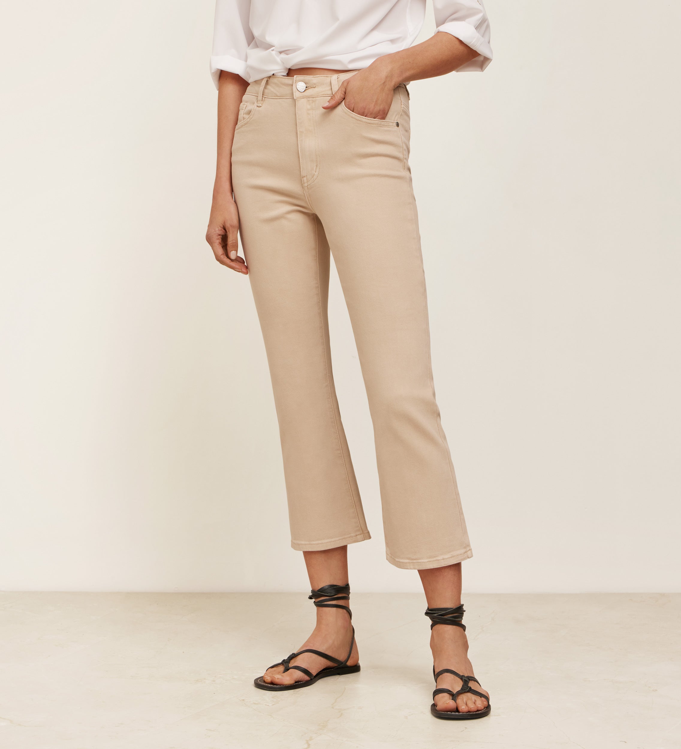 Pantalón crop acampanado