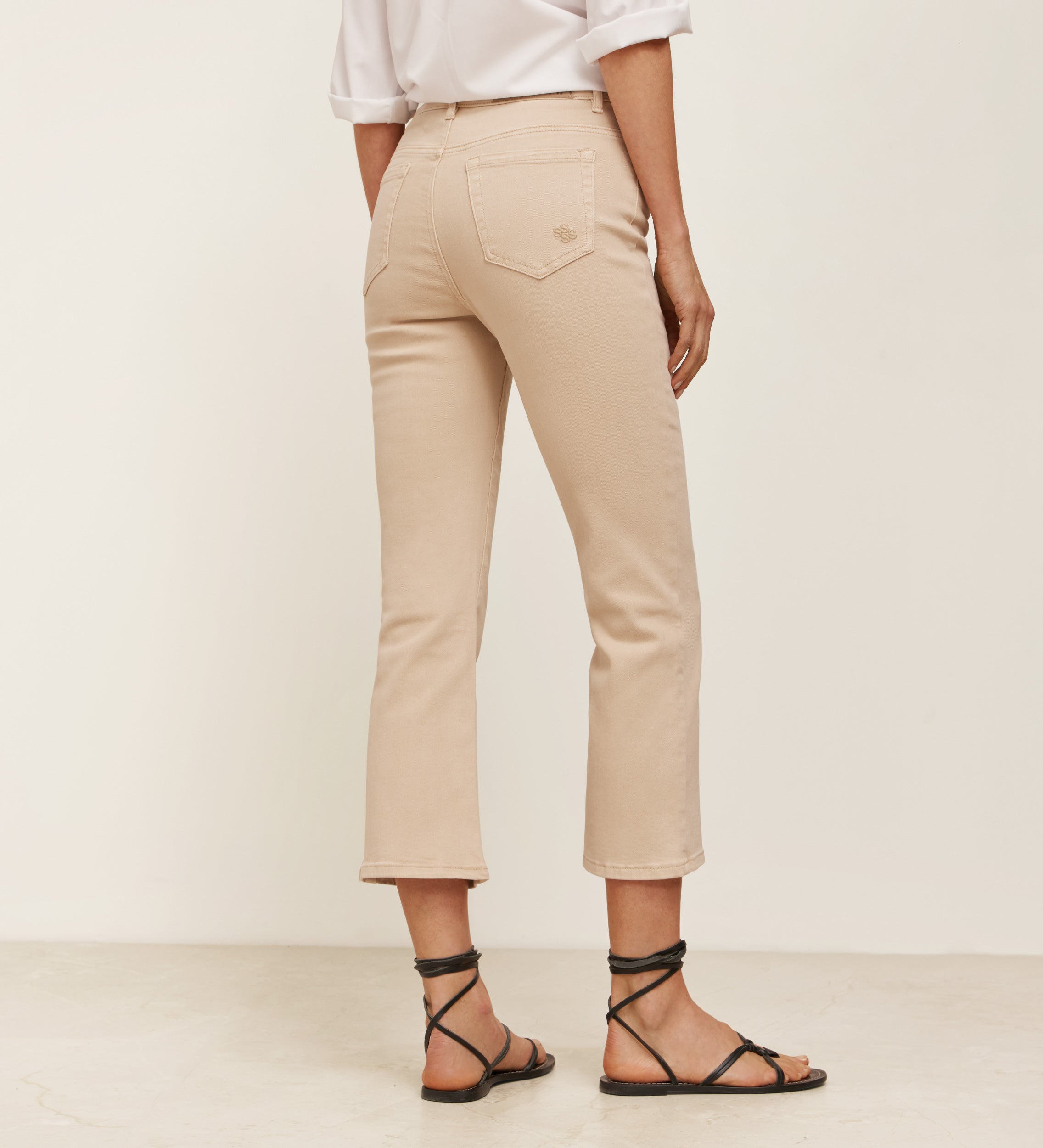 Pantalón crop acampanado