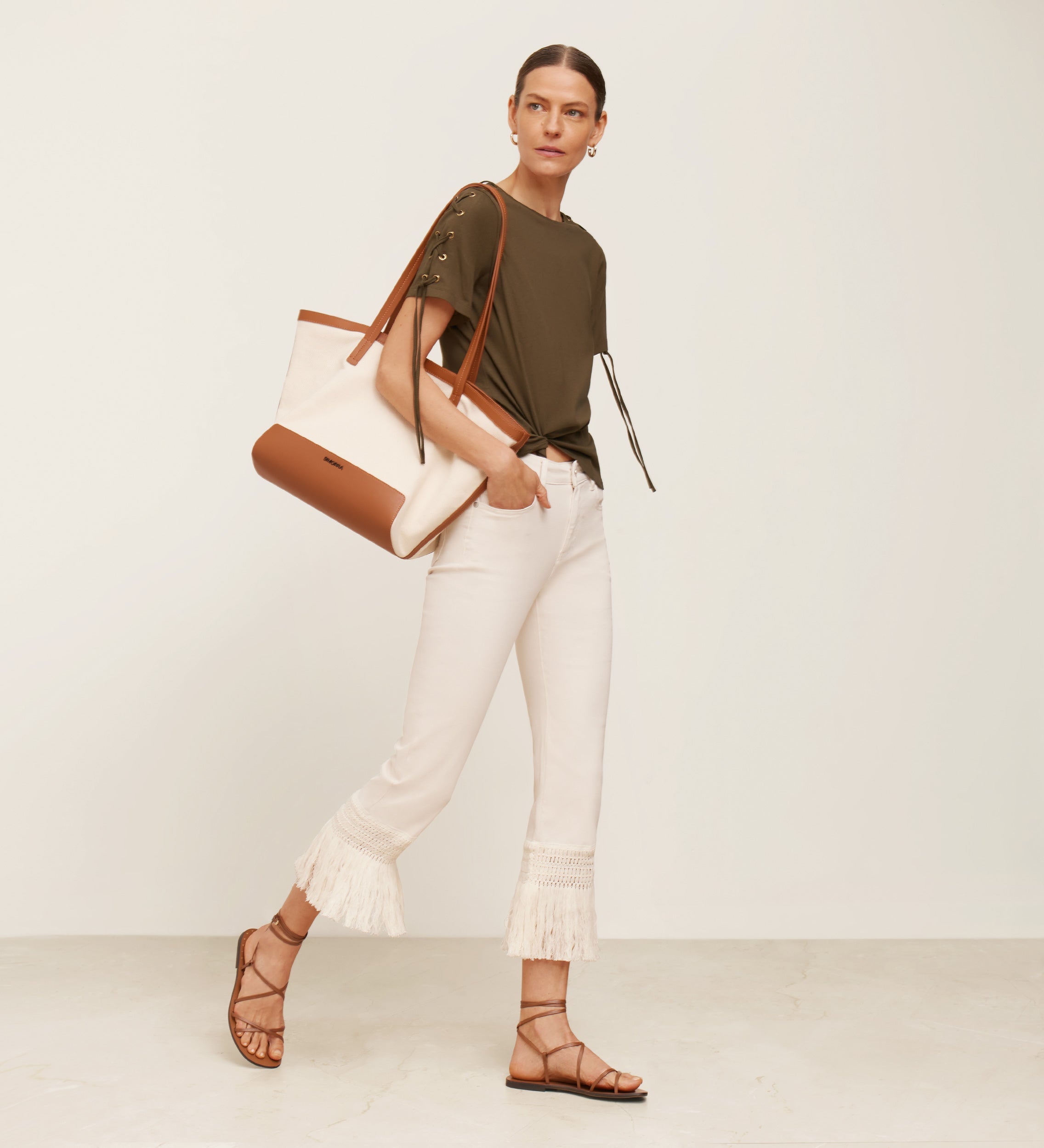 Low-rise trousers with fringes