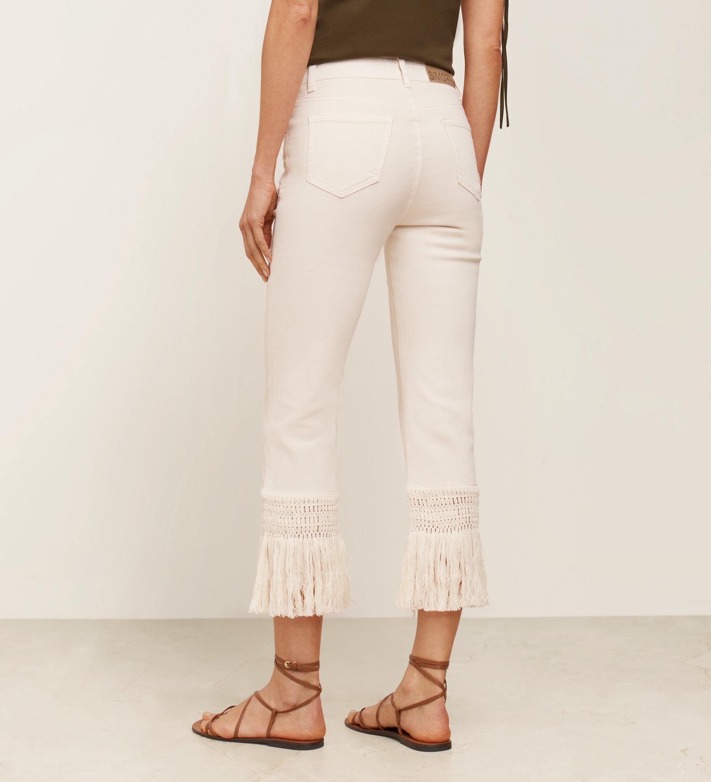 Low-rise trousers with fringes