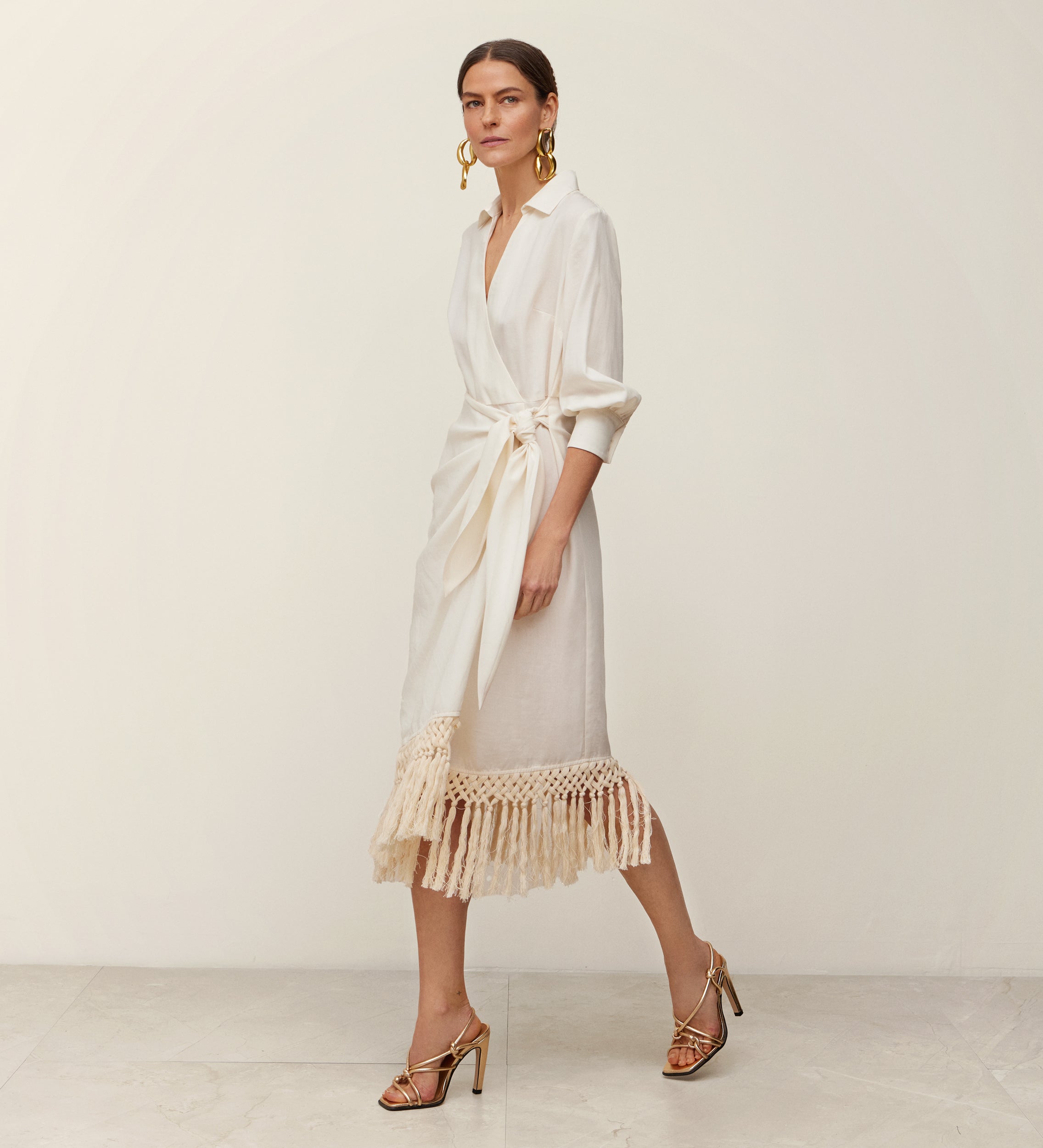 Vestido cruzado flecos