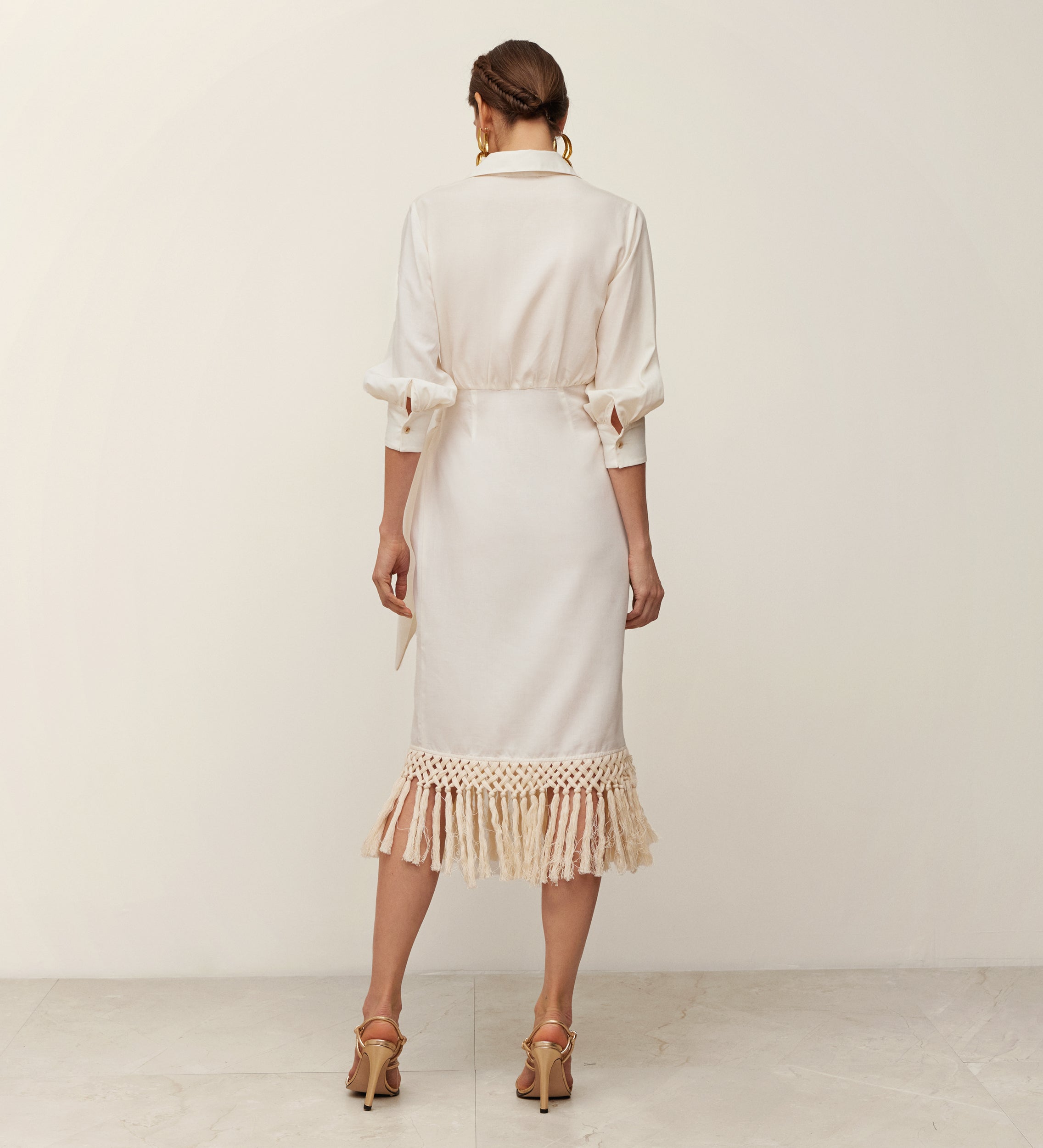 Vestido cruzado flecos