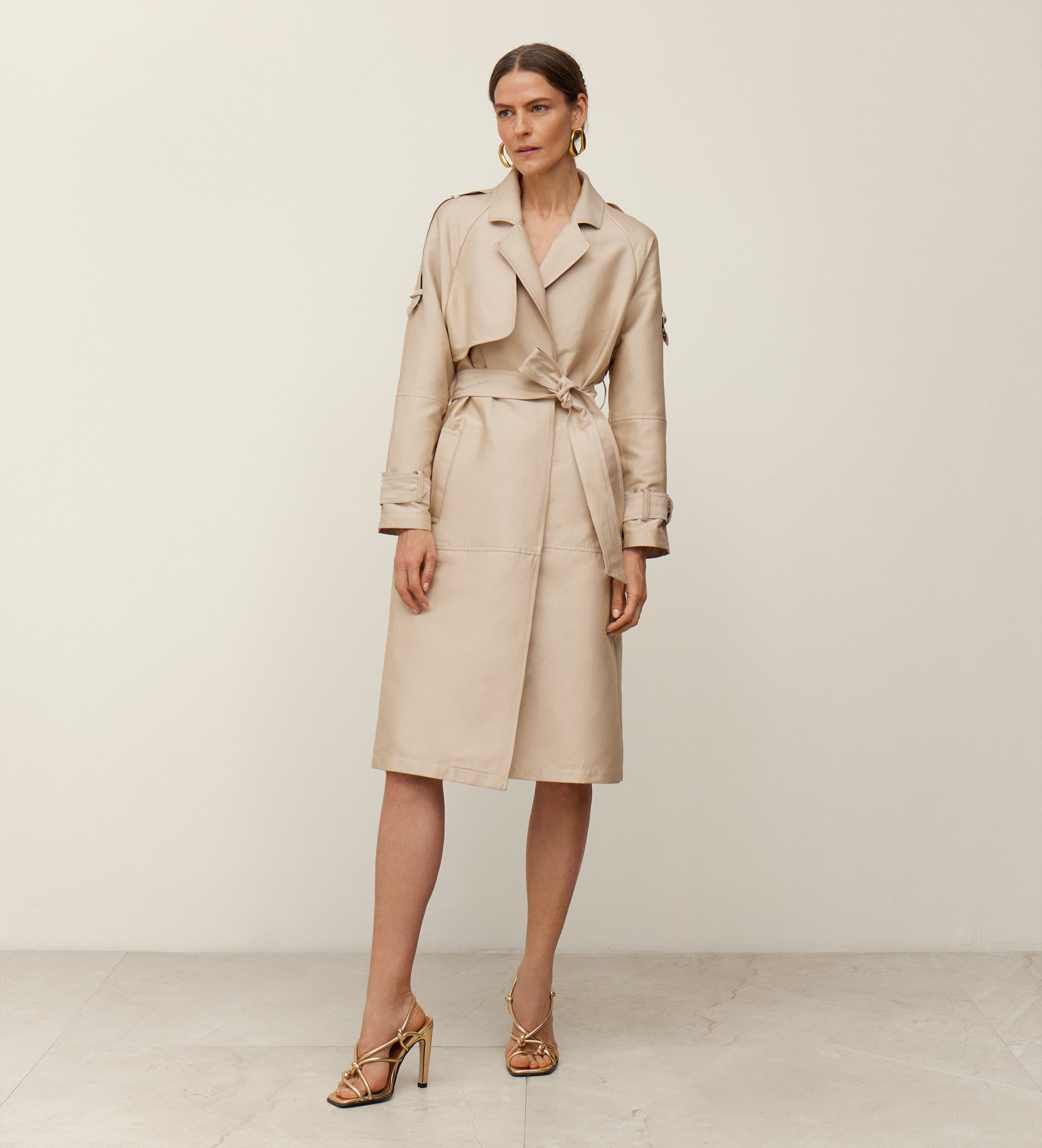 Gabardina cinturón lazada