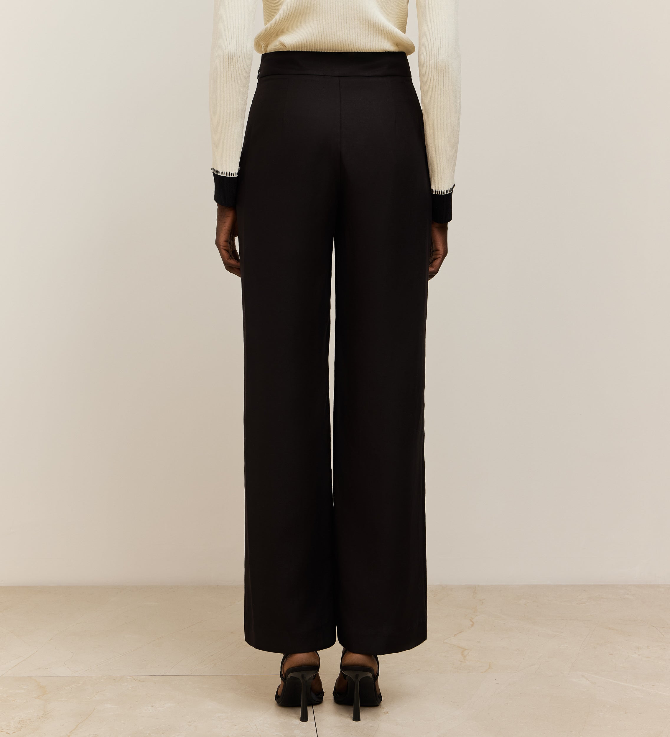 Straight long pants