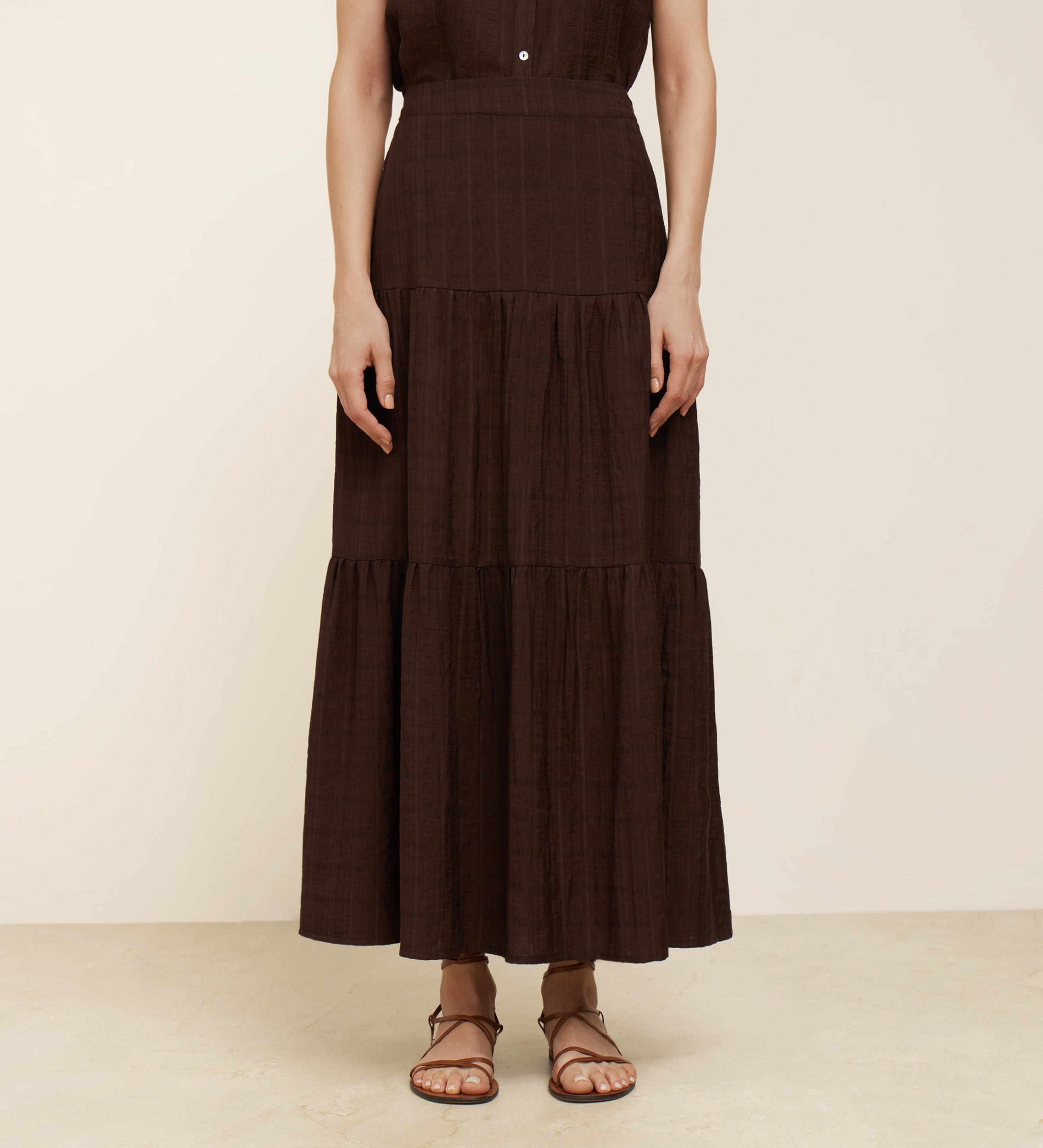 Pleated floor skirt