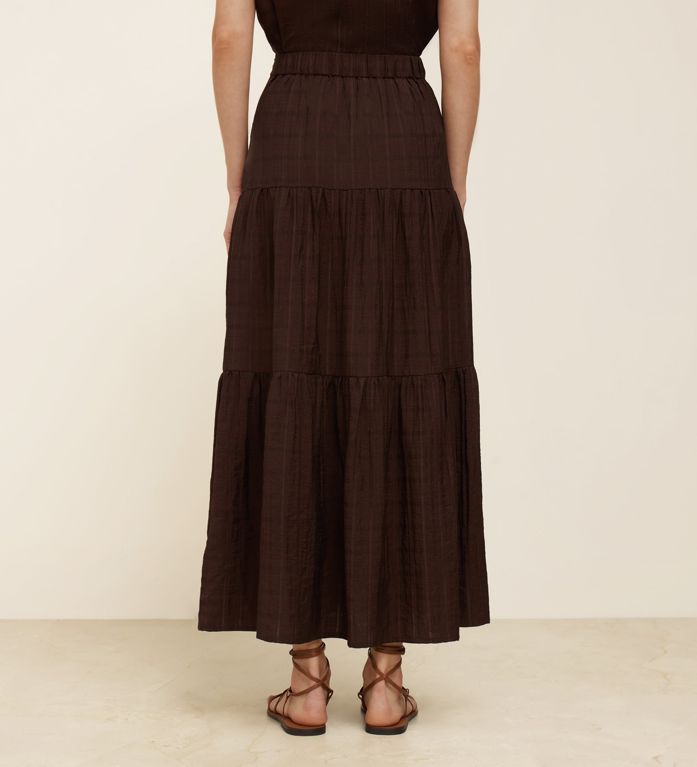Pleated floor skirt