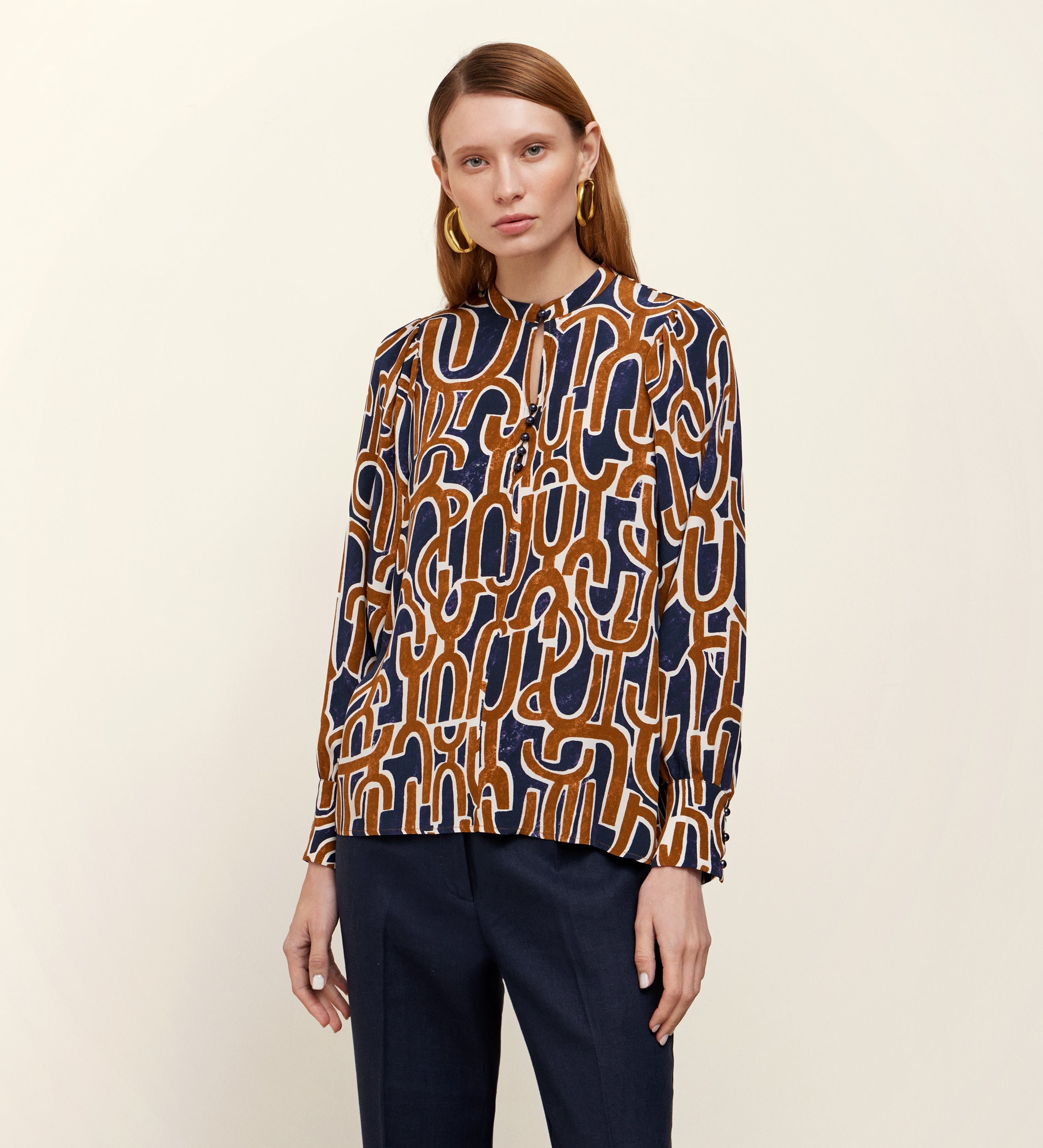 Blusa estampada cuello mao