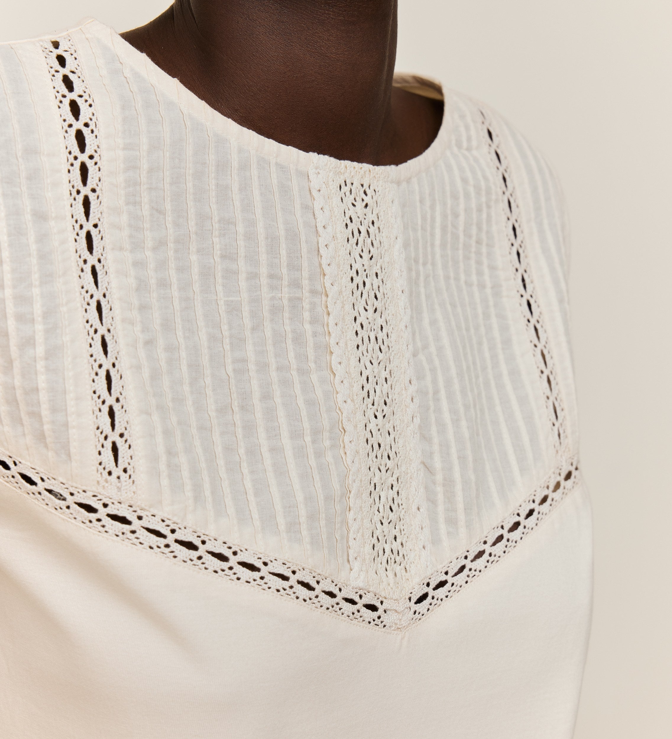 Combined T-shirt with fittings