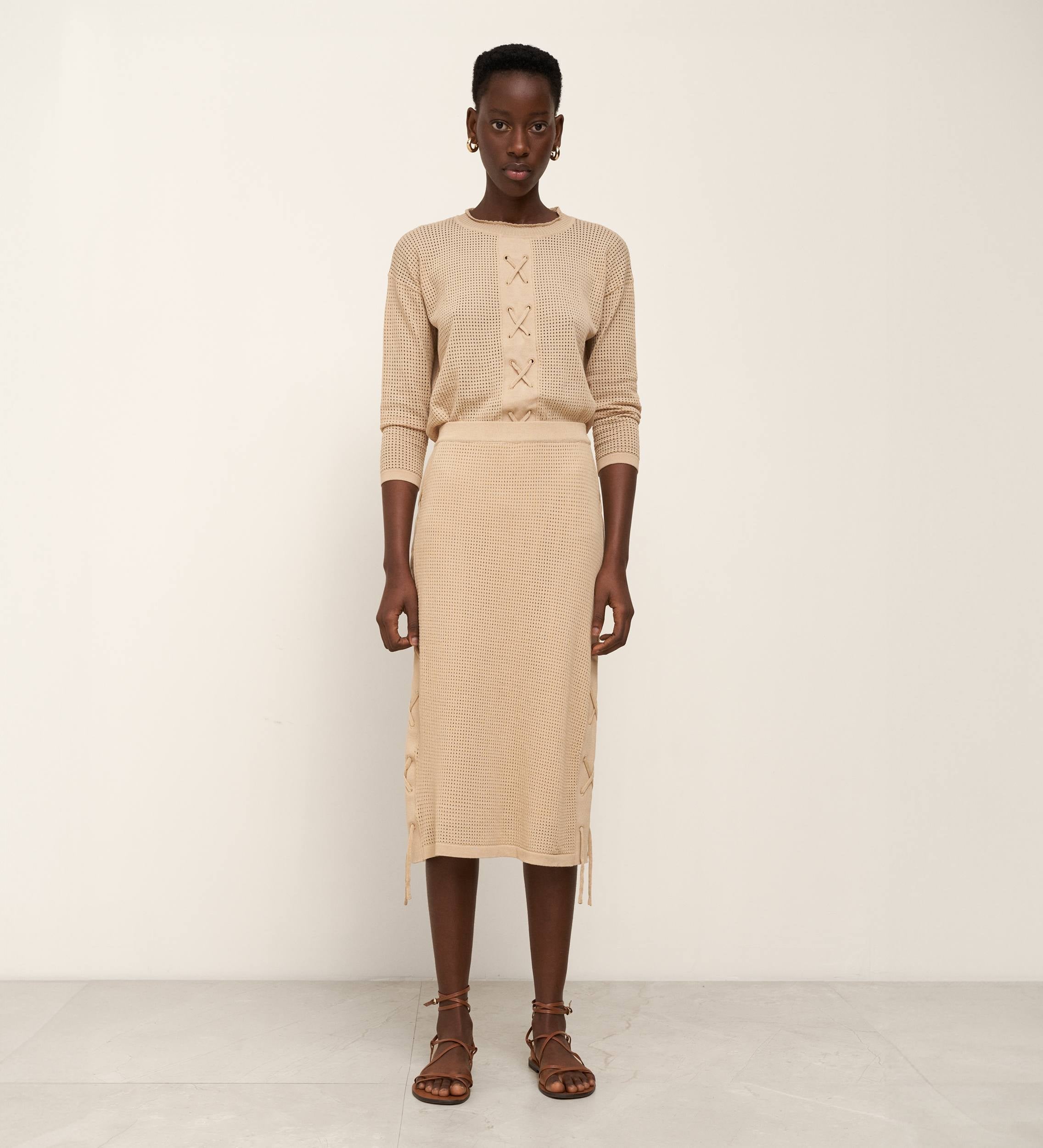 Knitted skirt with laces