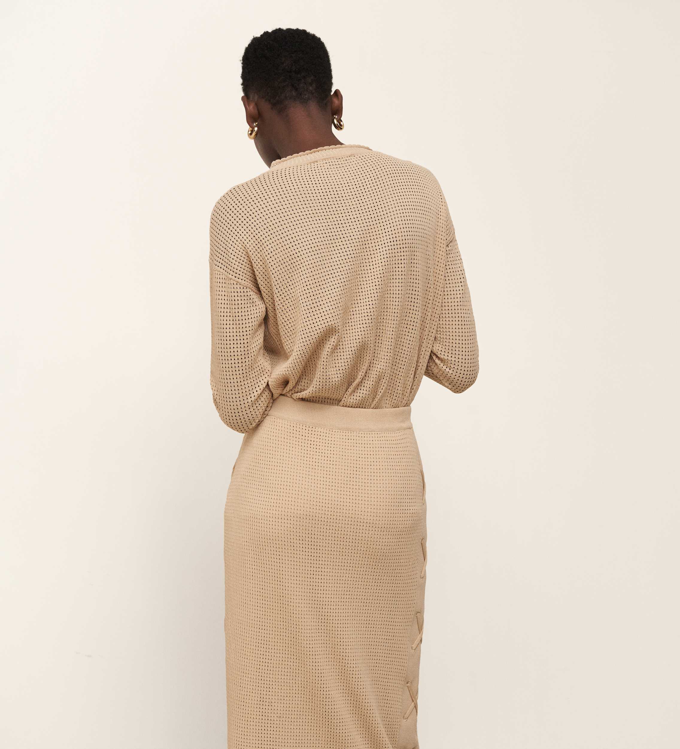 Knitted skirt with laces