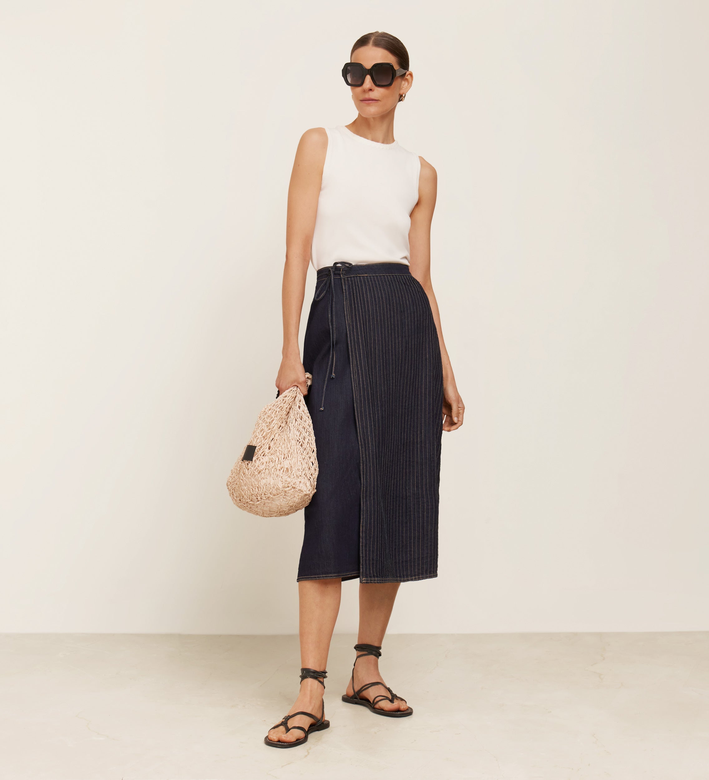 Drawstring skirt with contrasting stitching