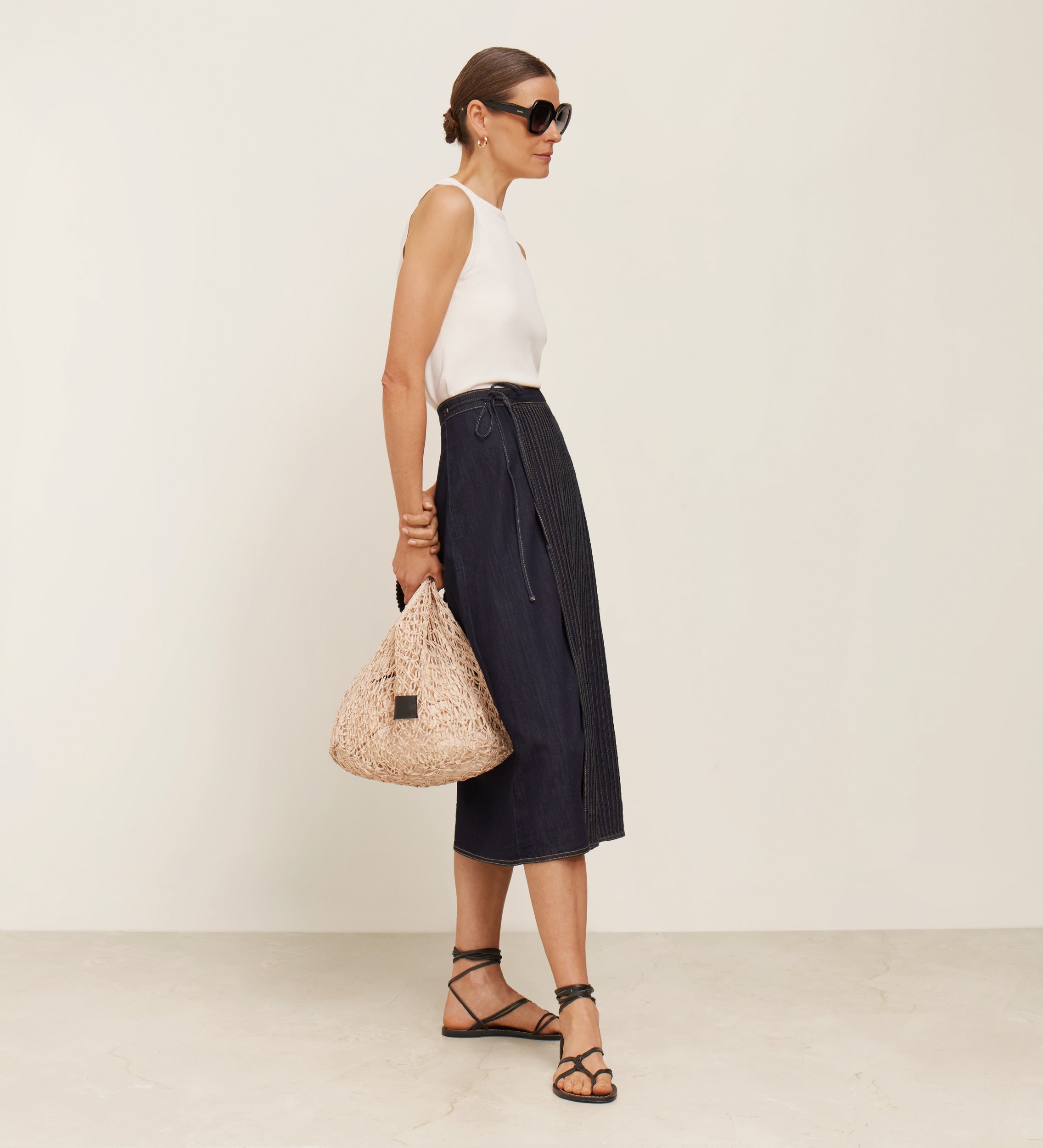 Drawstring skirt with contrasting stitching
