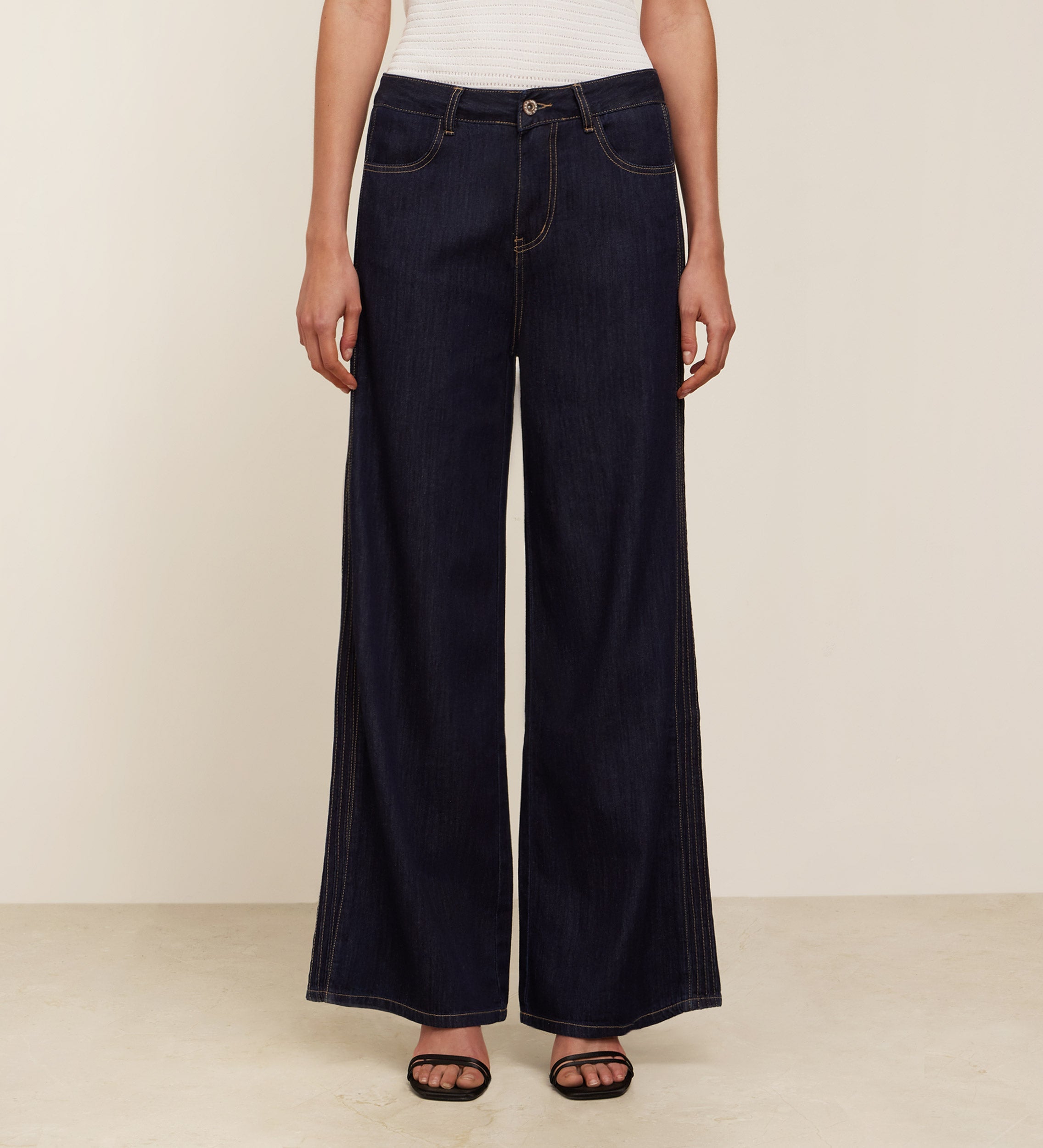Wide leg trousers with drawstrings