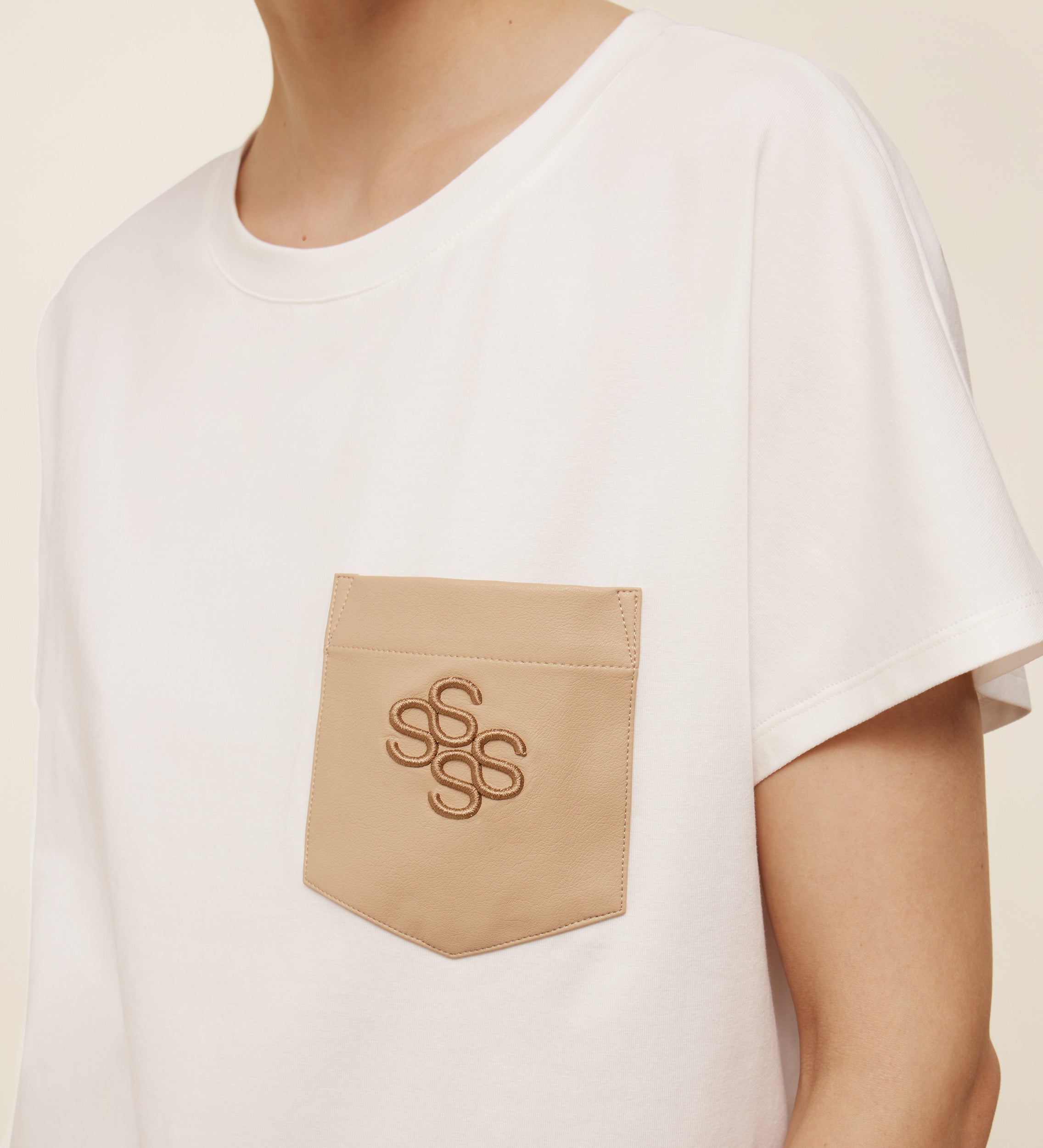 Leather pocket t-shirt