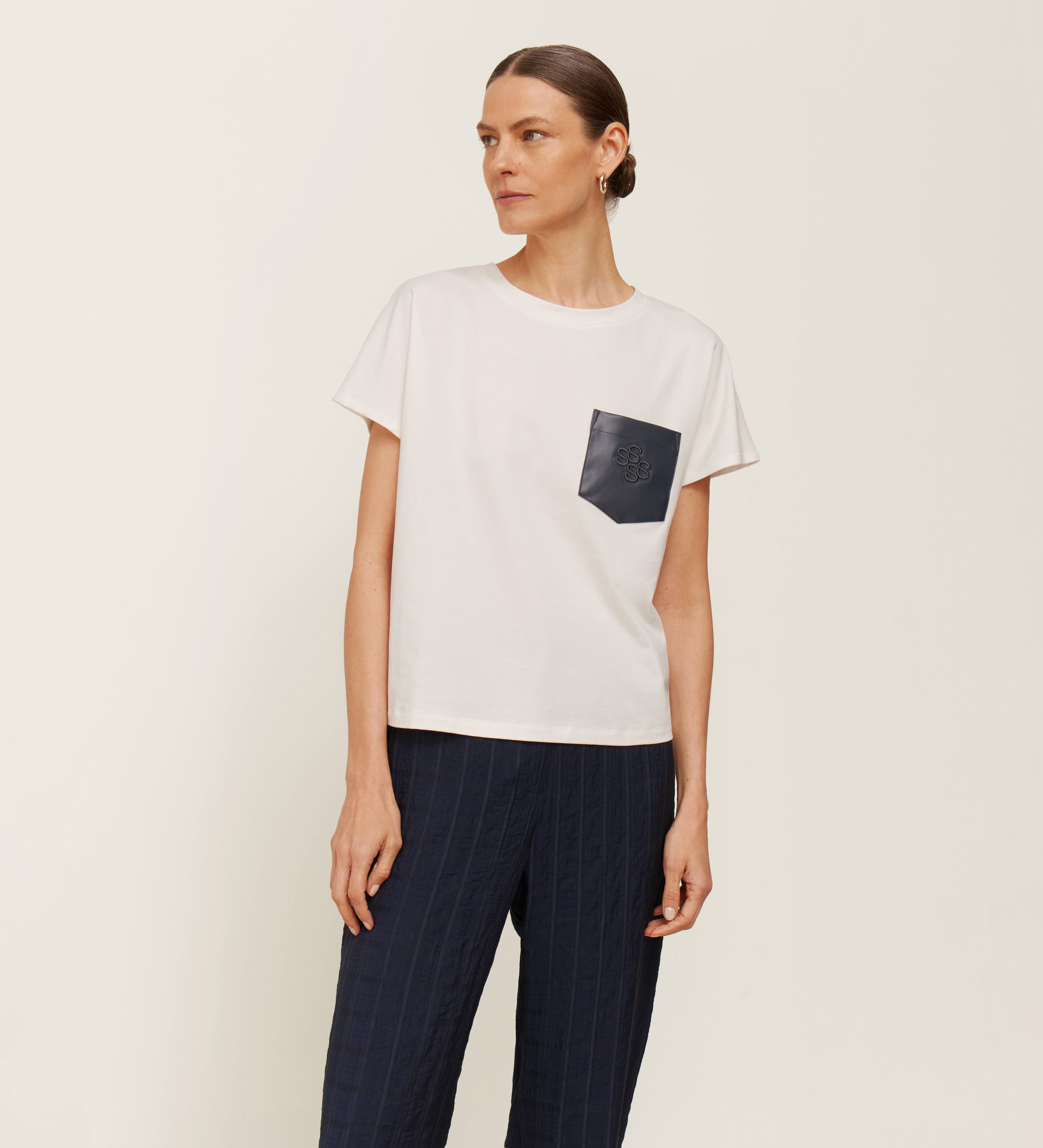 Leather pocket t-shirt