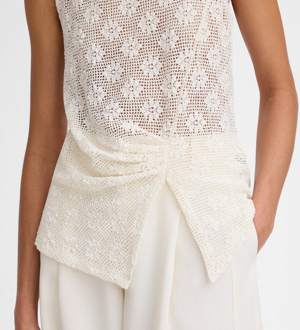 Sleeveless elastic top