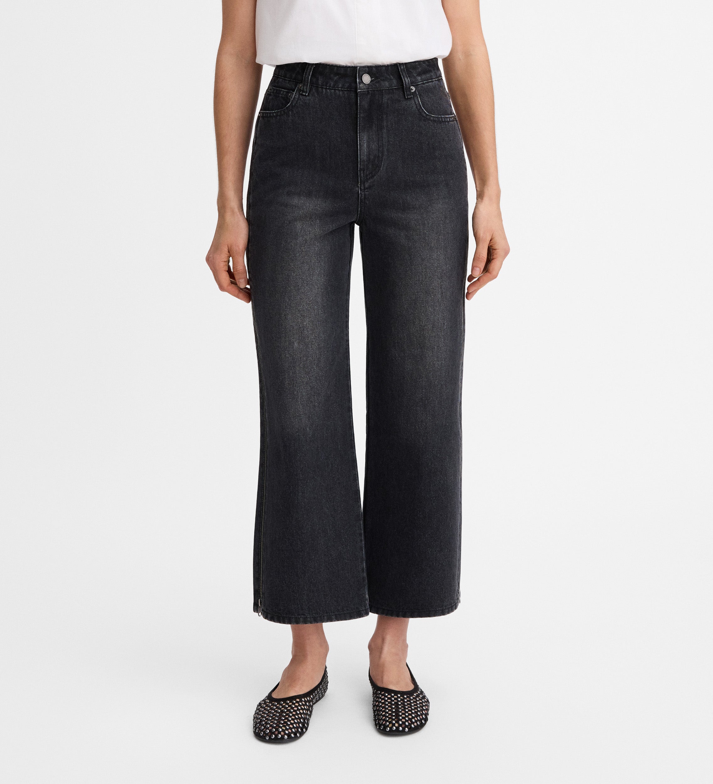 Cropped jeans zippers