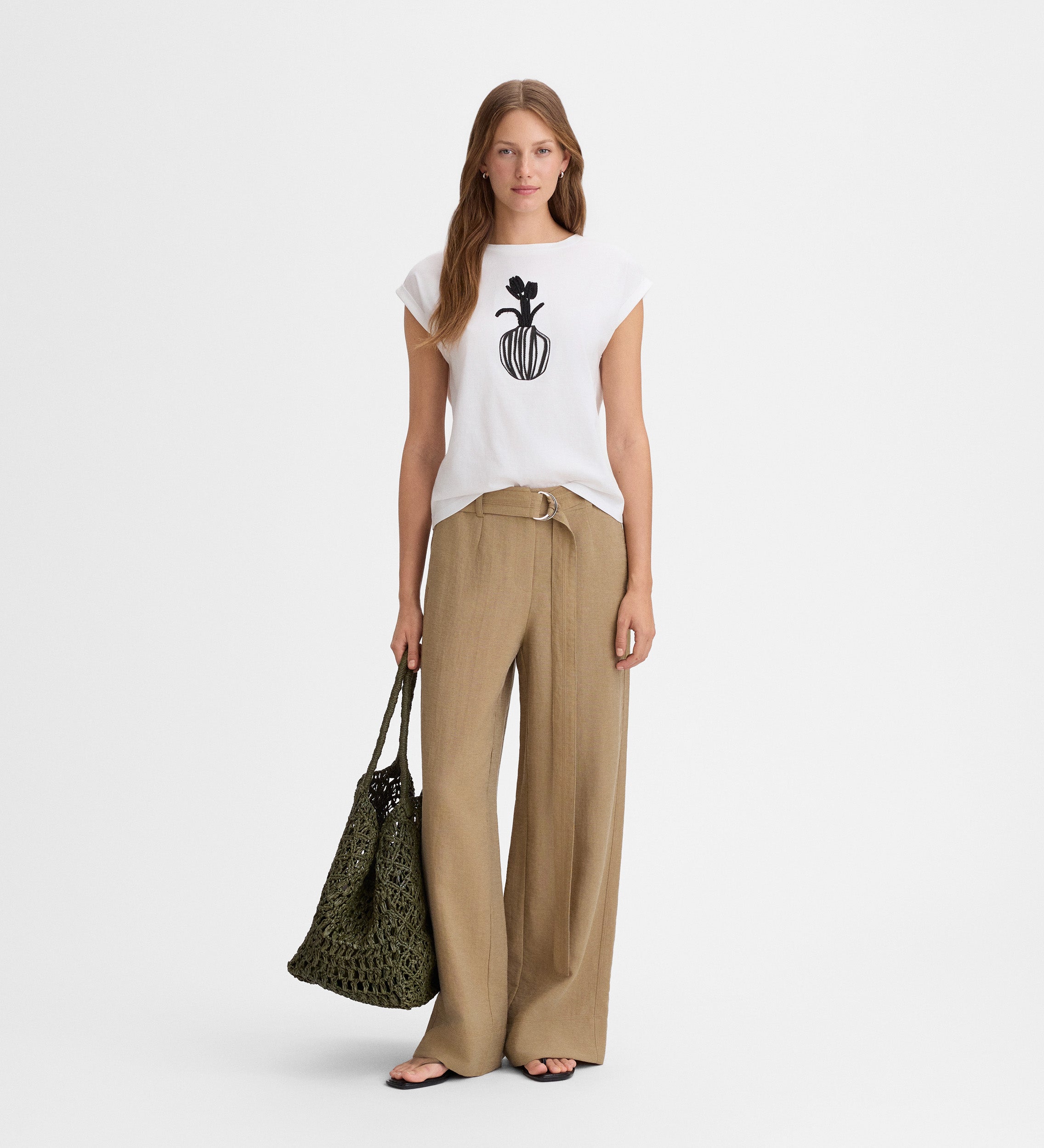 Flower embroidered t-shirt